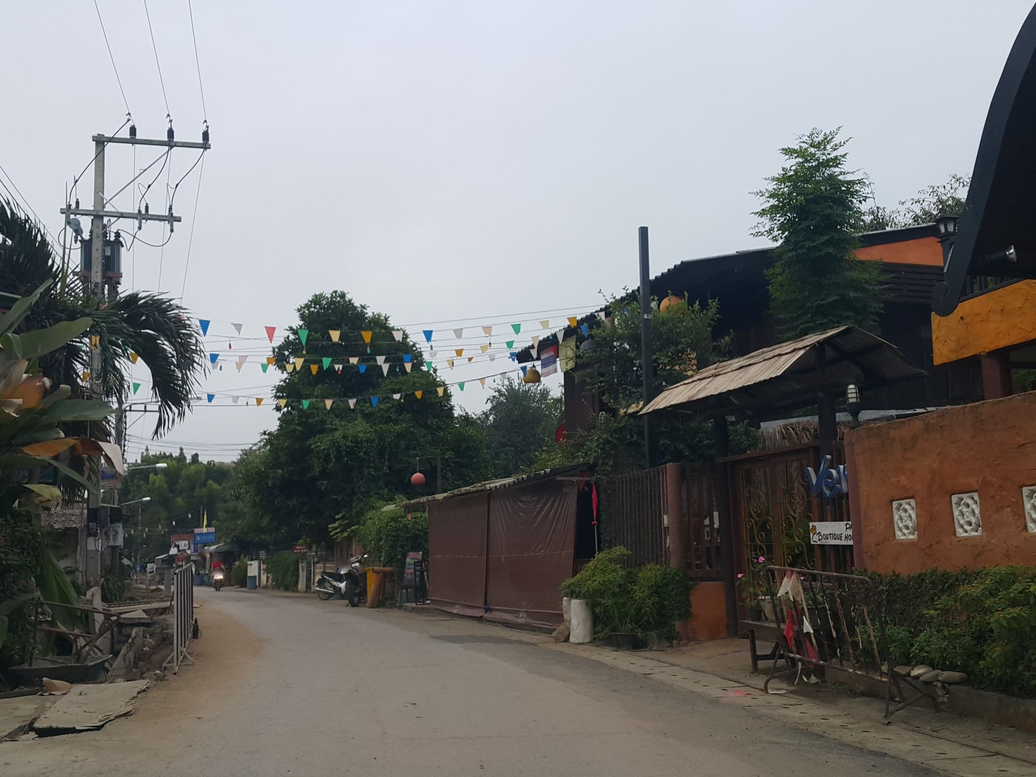 Street view near Baan Pai Roong, Pai — © jrcarlsen (CC BY-SA · Mapillary)