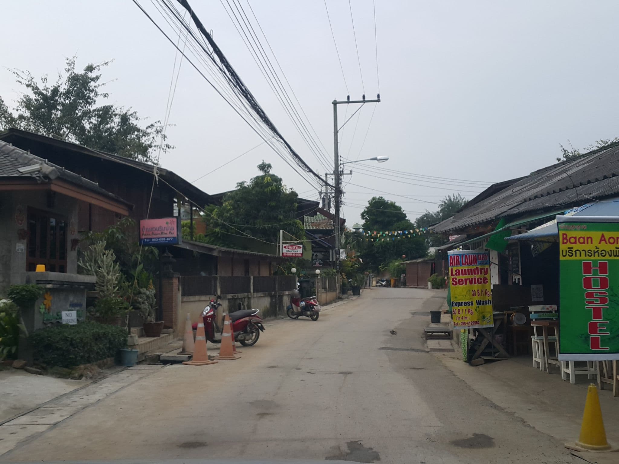 Street view near Huan Saran Guesthouse, Pai — © jrcarlsen (CC BY-SA · Mapillary)