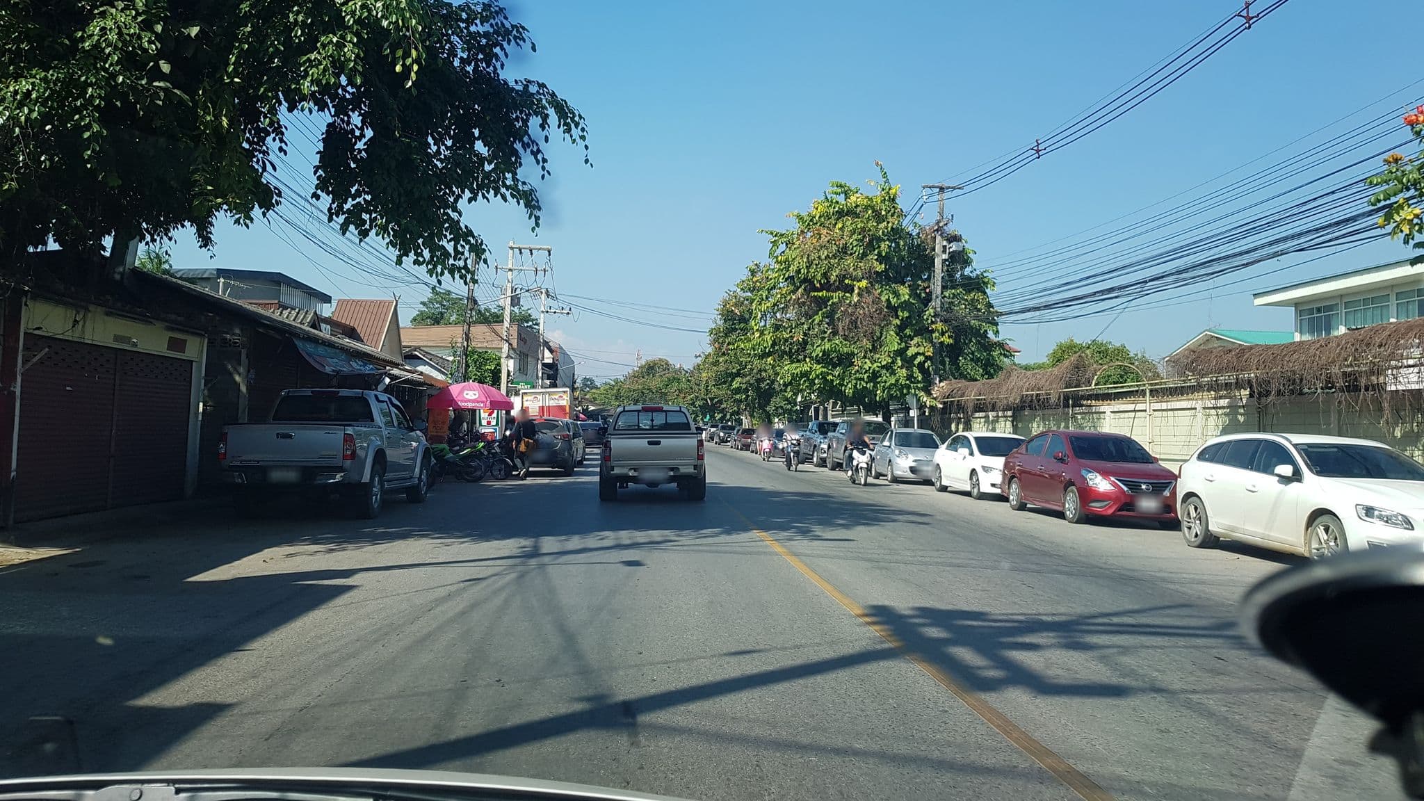 Street view near Phiman Inn Hotel, Chiang Rai — © igorzo (CC BY-SA · Mapillary)