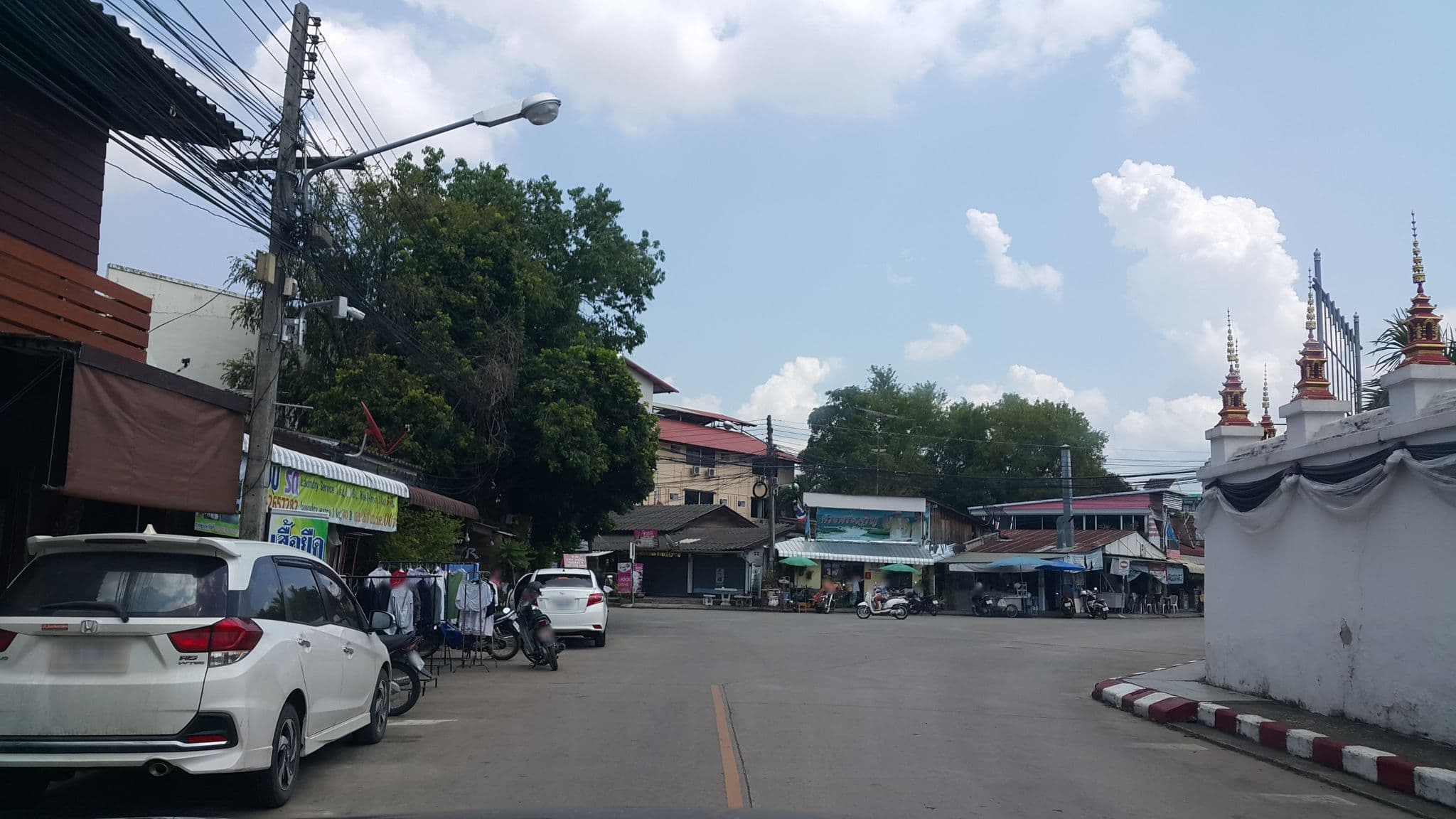 Street view near บ้านจารุ, Chiang Rai — © jrcarlsen (CC BY-SA · Mapillary)