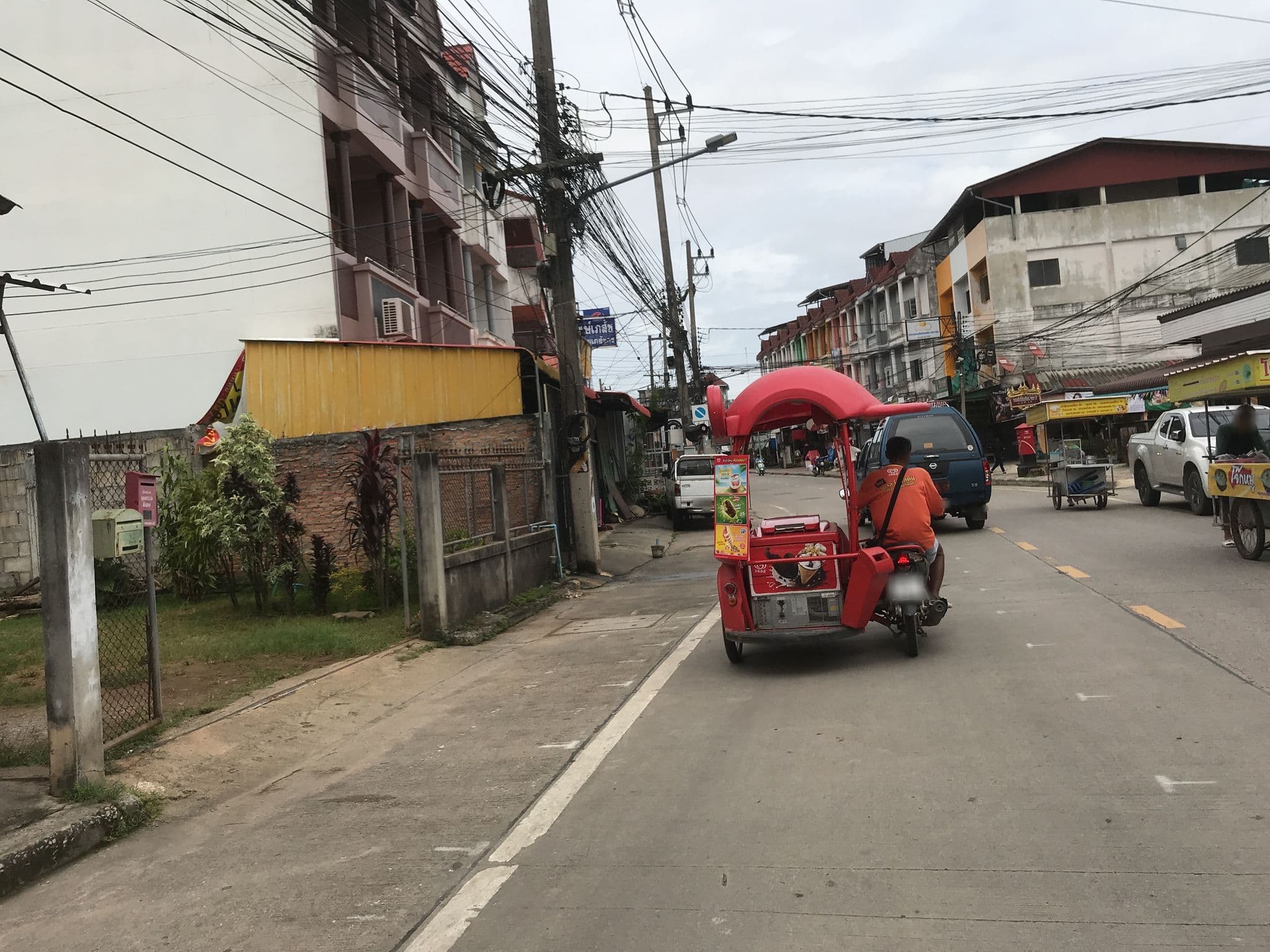 Street view near Baan Silp Hotel, Chiang Rai — © kiw (CC BY-SA · Mapillary)