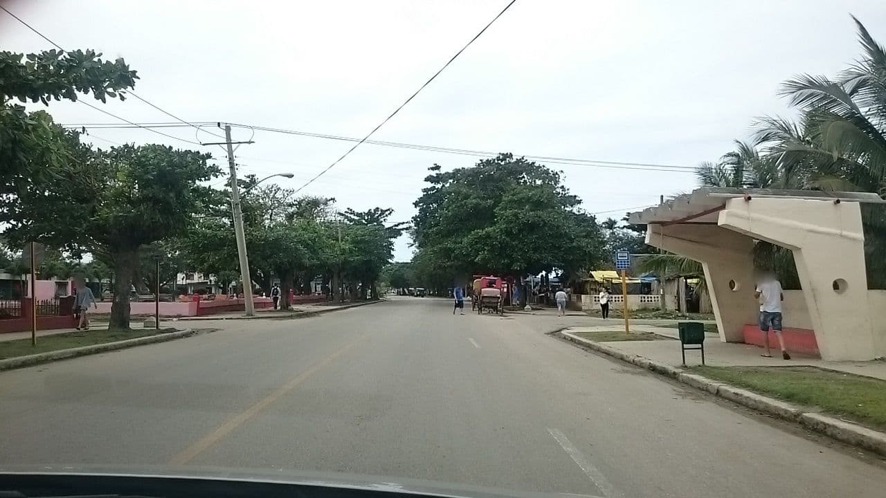 Street view near Casa de Evelio y Silvia, Guanabo