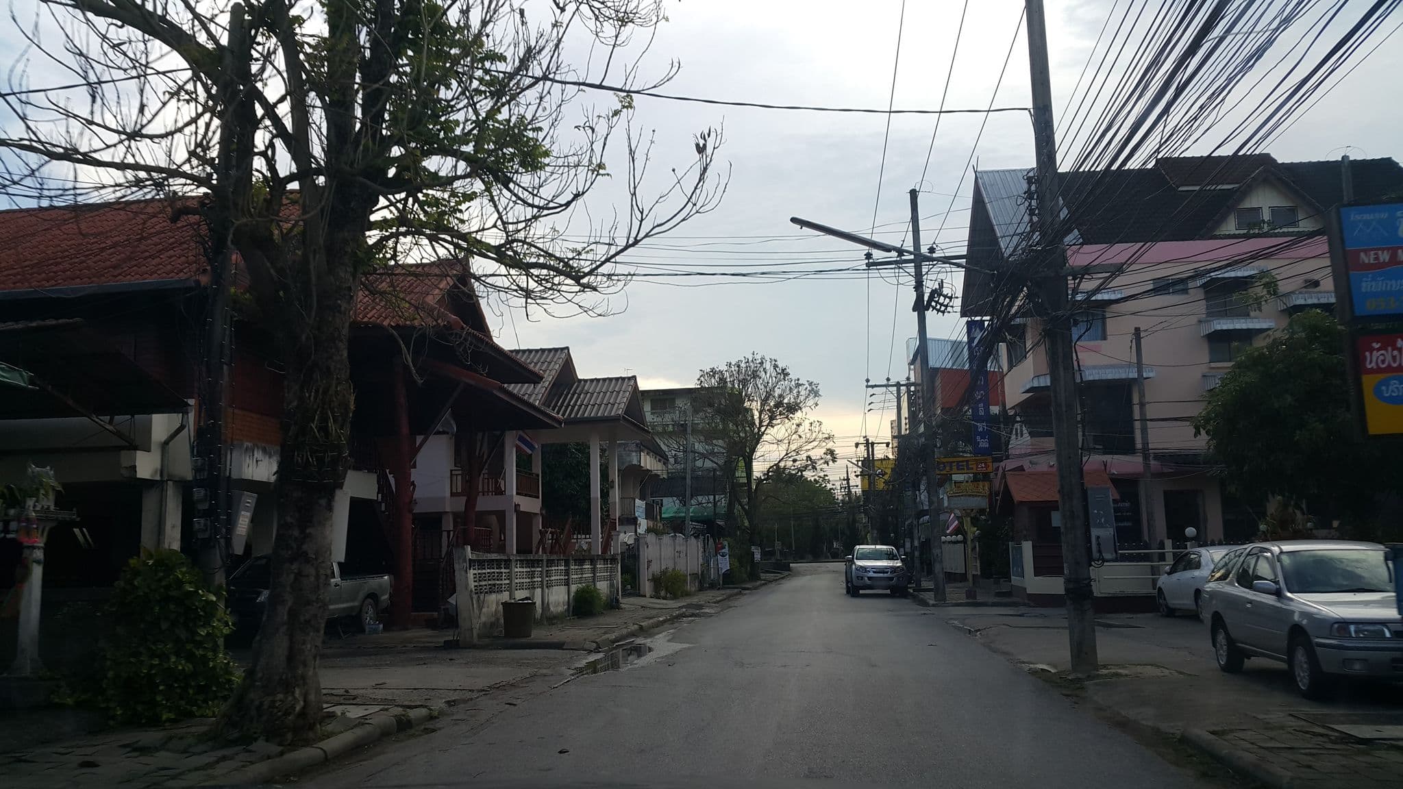 Street view near โรงแรม นิวมาลีน่าวิลล์ เชียงราย, Chiang Rai — © jrcarlsen (CC BY-SA · Mapillary)