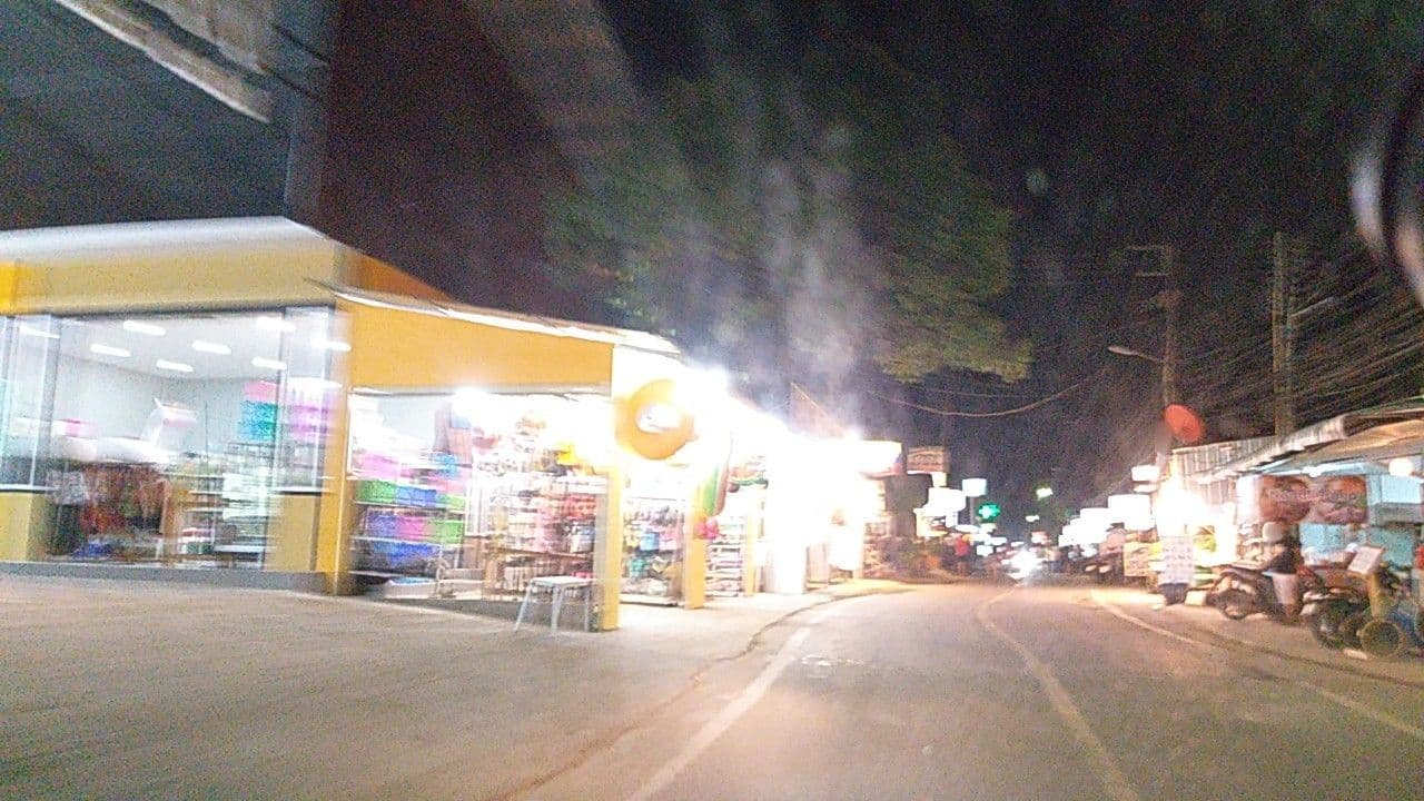 Street view near Baan Chaba Resort, Ko Chang — © ozflor (CC BY-SA · Mapillary)