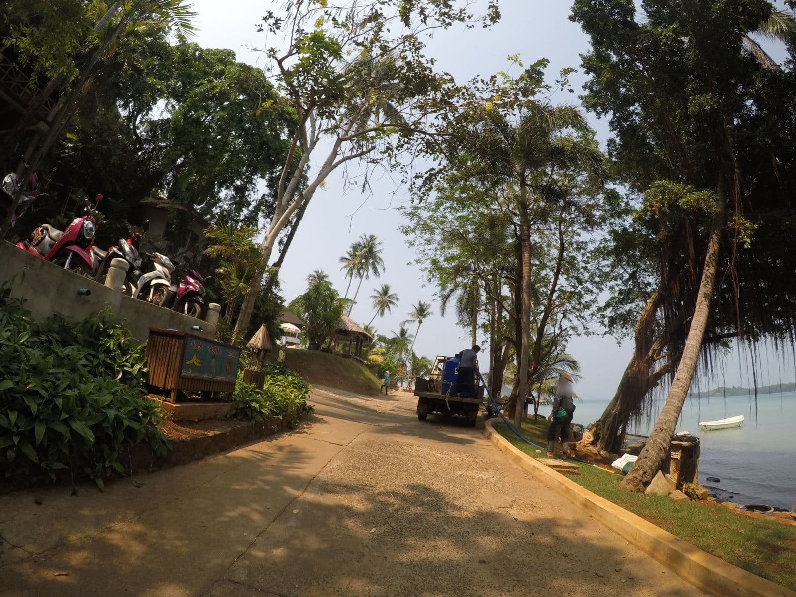 Street view near ห้องนอน Cococape Resort, Trat, Ko Kood — © l1ndemann (CC BY-SA · Mapillary)