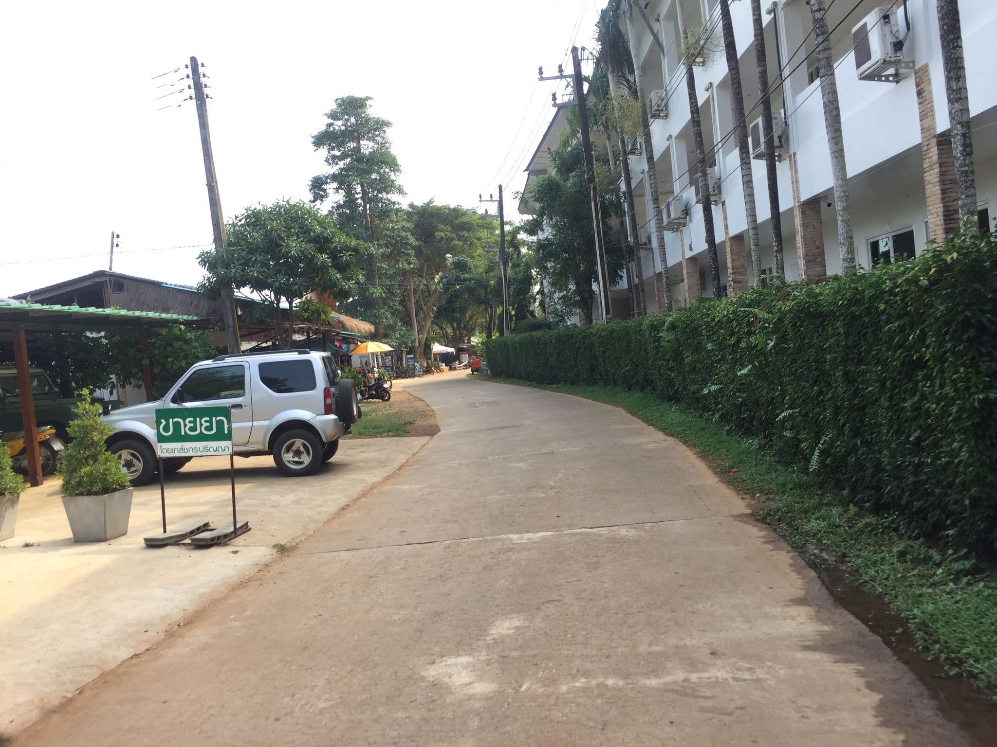 Street view near Pool @ Makathanee Resort, Ko Kood — © eme (CC BY-SA · Mapillary)