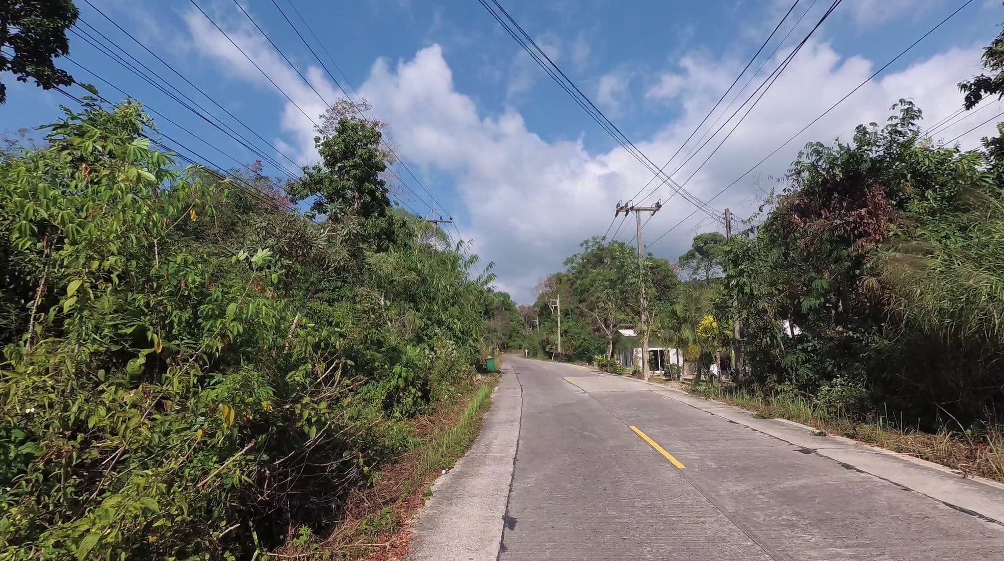Street view near เกาะกูด ลิตเติ้ลฮัท - Koh Kood Little Hut, Ko Kood — © freddouhelk (CC BY-SA · Mapillary)