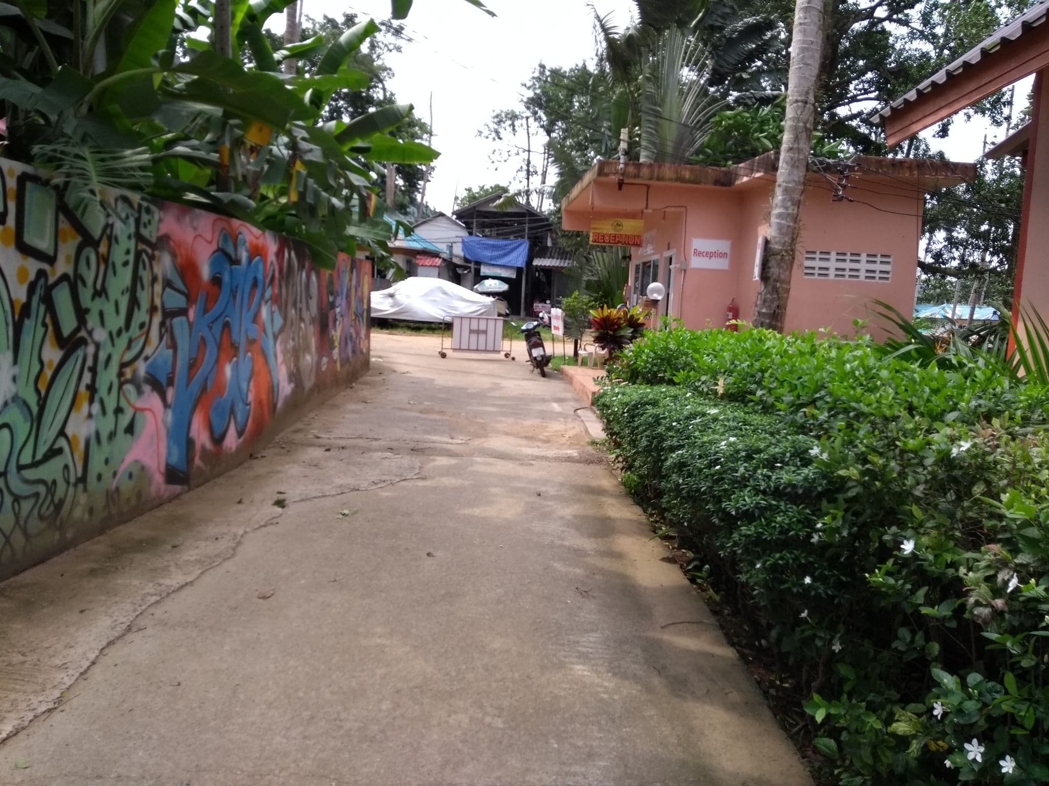 Street view near Seaflower Resort, Ko Chang — © captainkoons (CC BY-SA · Mapillary)