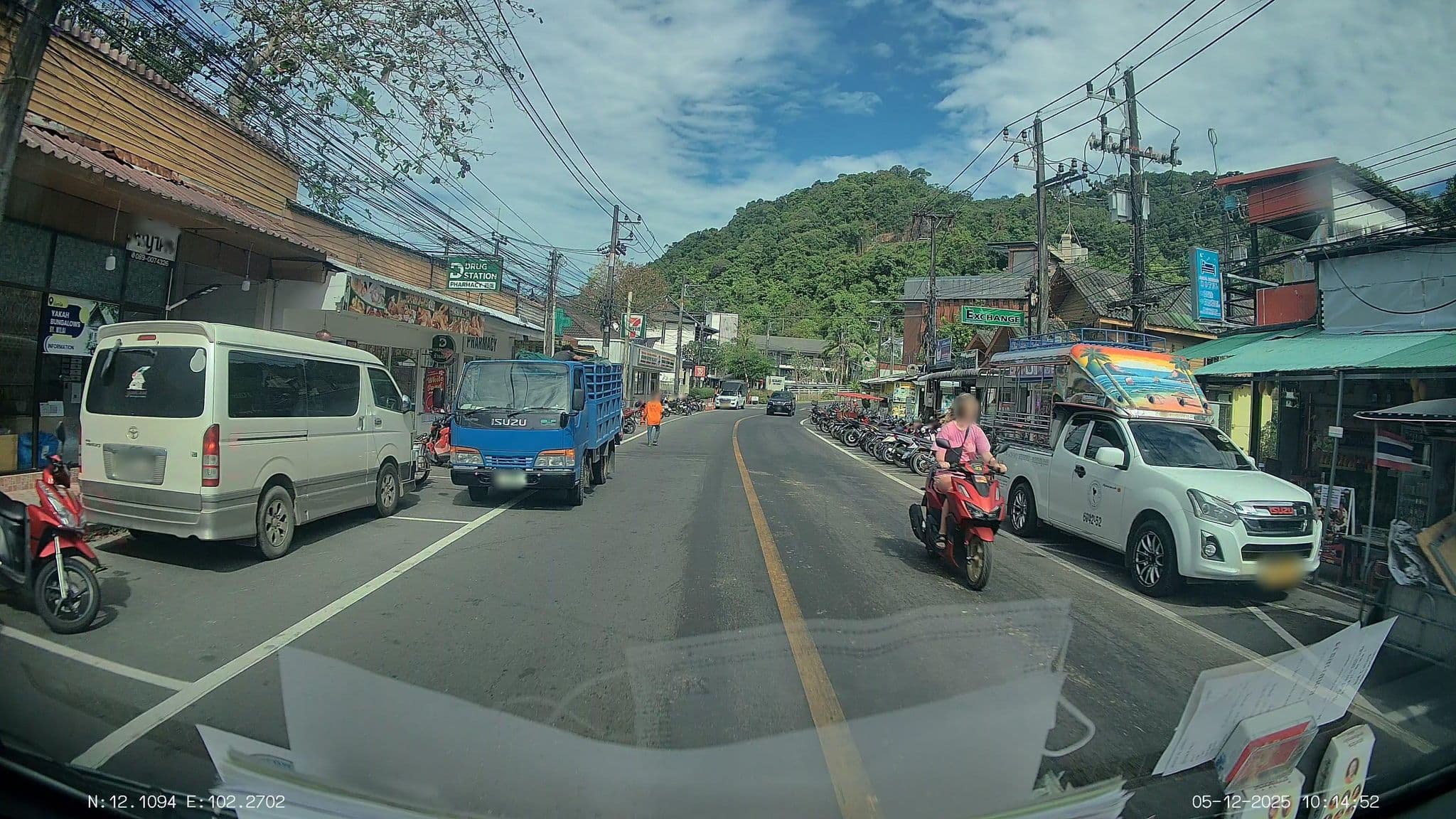 Street view near Arunee Resort, Ko Chang — © ThailandCambodia (CC BY-SA · Mapillary)