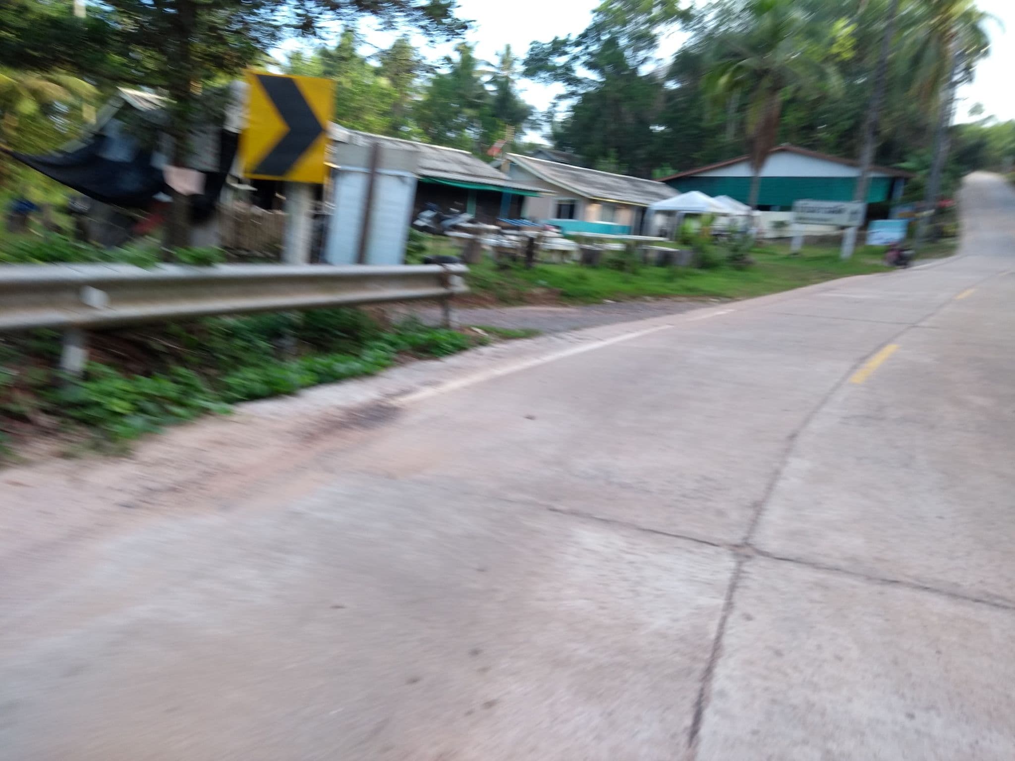 Street view near Big Dreams Resort, Ko Kood — © captainkoons (CC BY-SA · Mapillary)