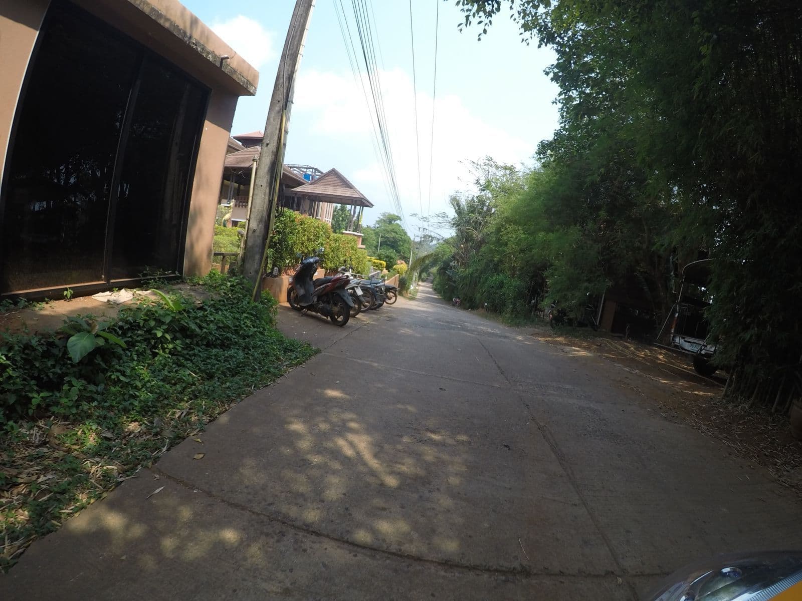 Street view near Koh Mak Resort กินข้าวเที่ยง, Ko Kood — © l1ndemann (CC BY-SA · Mapillary)