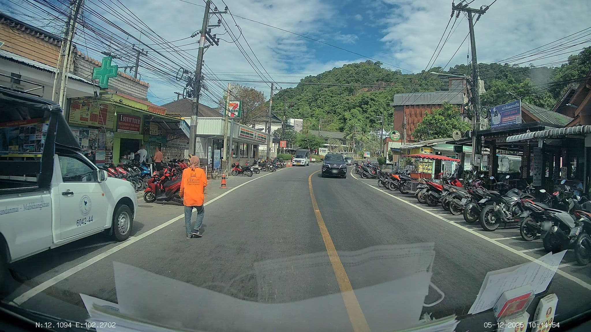 Street view near KC Grande Resort & Spa, Ko Chang — © ThailandCambodia (CC BY-SA · Mapillary)