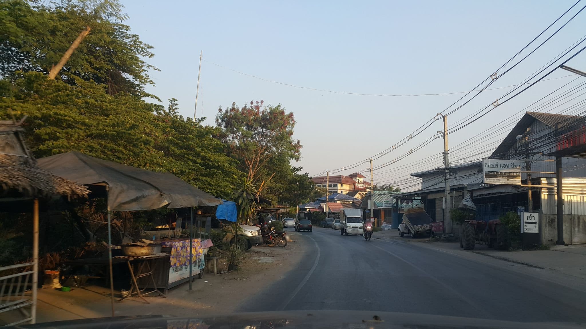 Street view near ลอฟท์แอทสีมา โฮเทล, Nakhon Ratchasima — © jrcarlsen (CC BY-SA · Mapillary)