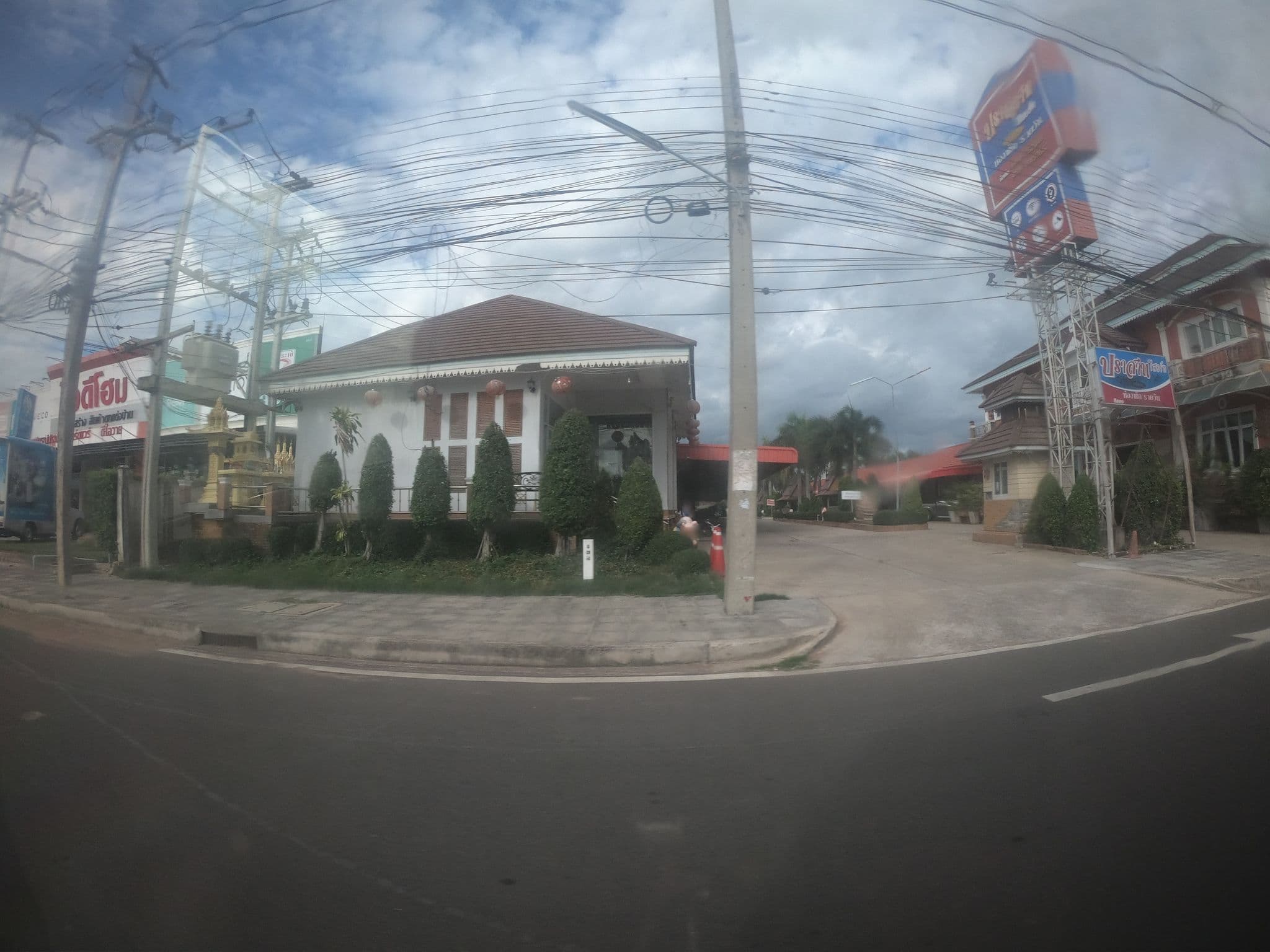 Street view near Prasat Resort, Surin — © ozflor (CC BY-SA · Mapillary)