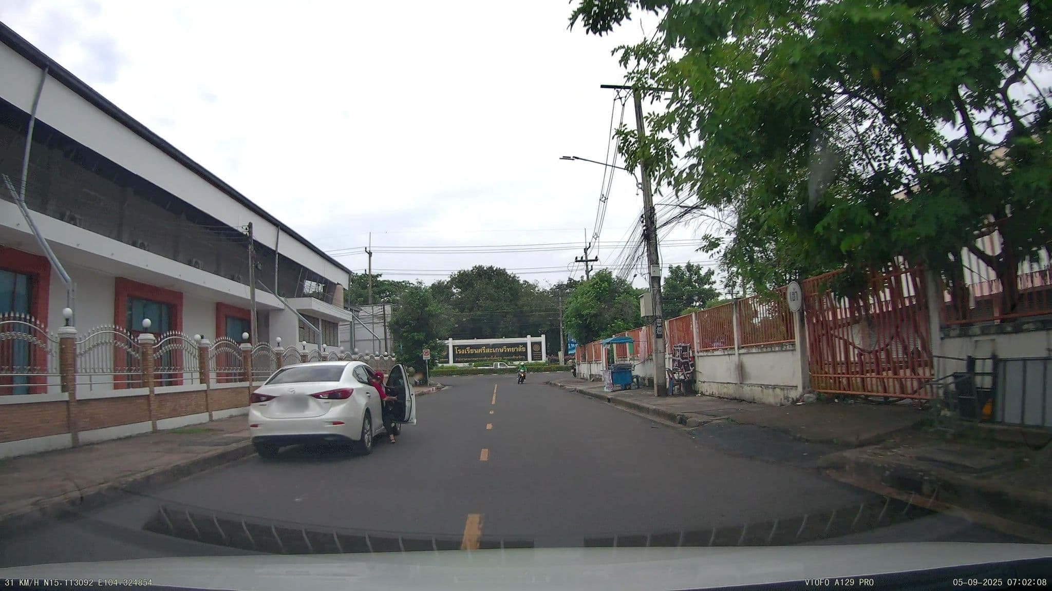 Street view near ห้องพิกุลทอง โรงแรมพรหมพิมาน, Si Sa Ket — © ThailandCambodia (CC BY-SA · Mapillary)
