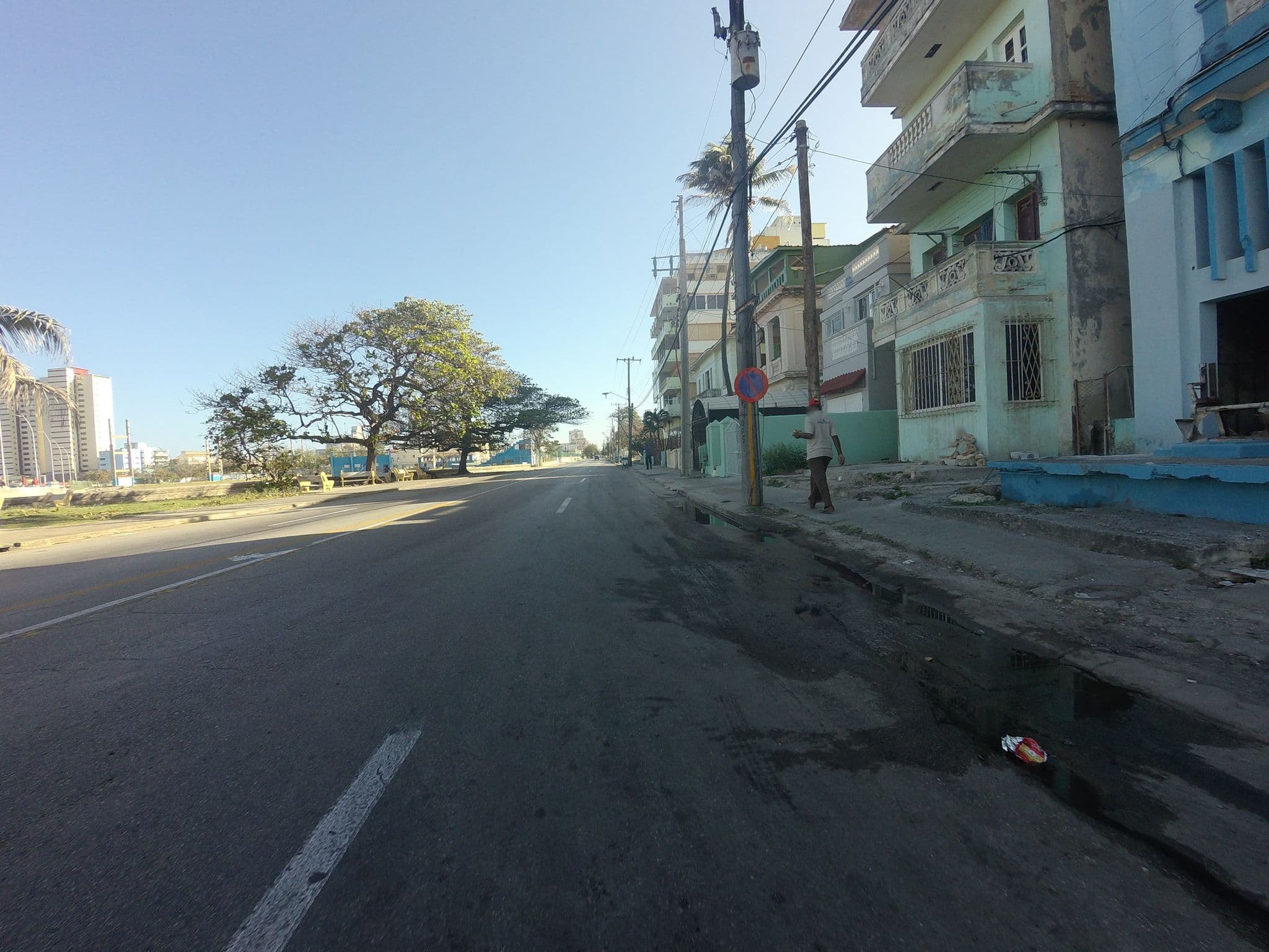 Street view near Hostal Pereda, Vedado