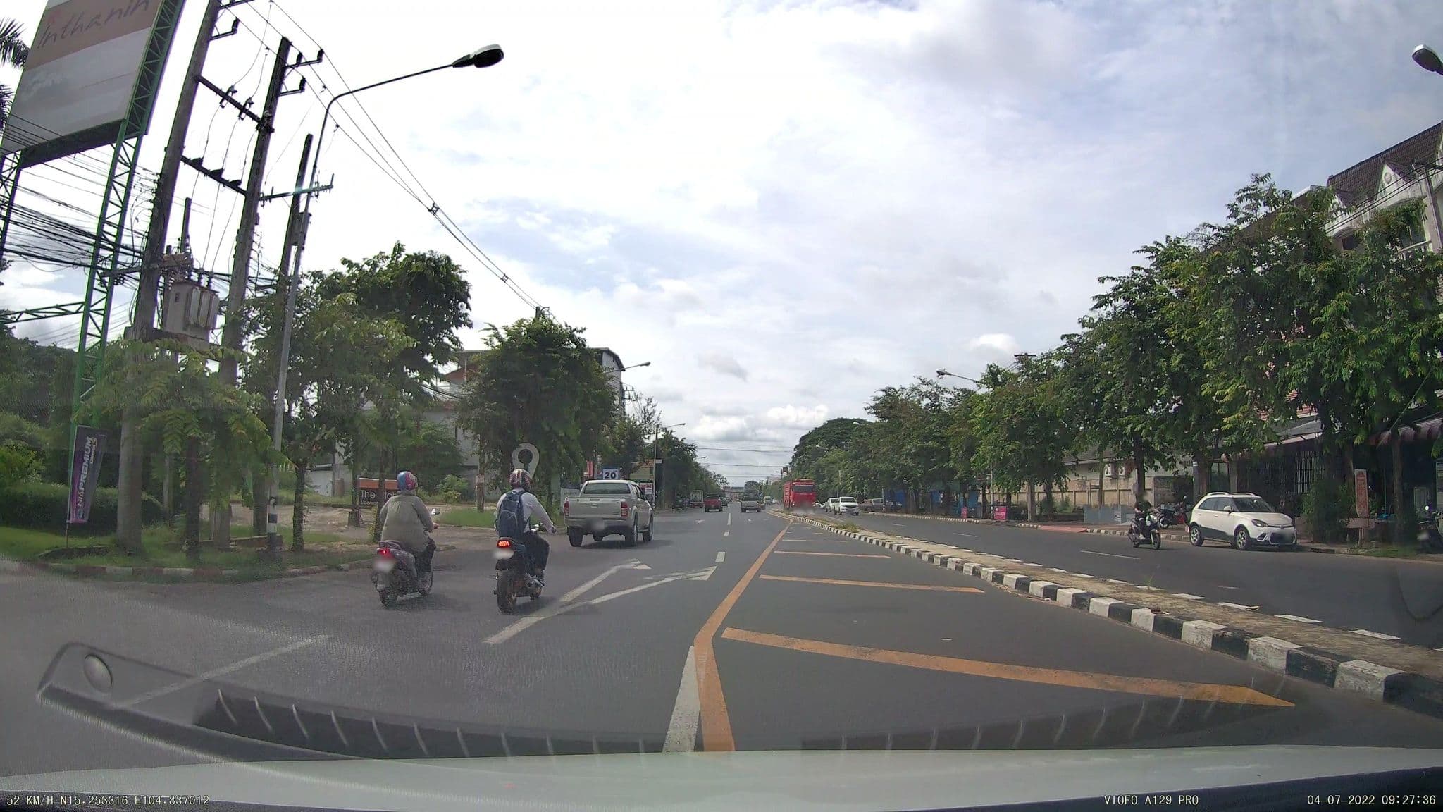 Street view near Sunee Grand Hotel จ.อุบลราชธานี, Ubon Ratchathani — © ThailandCambodia (CC BY-SA · Mapillary)