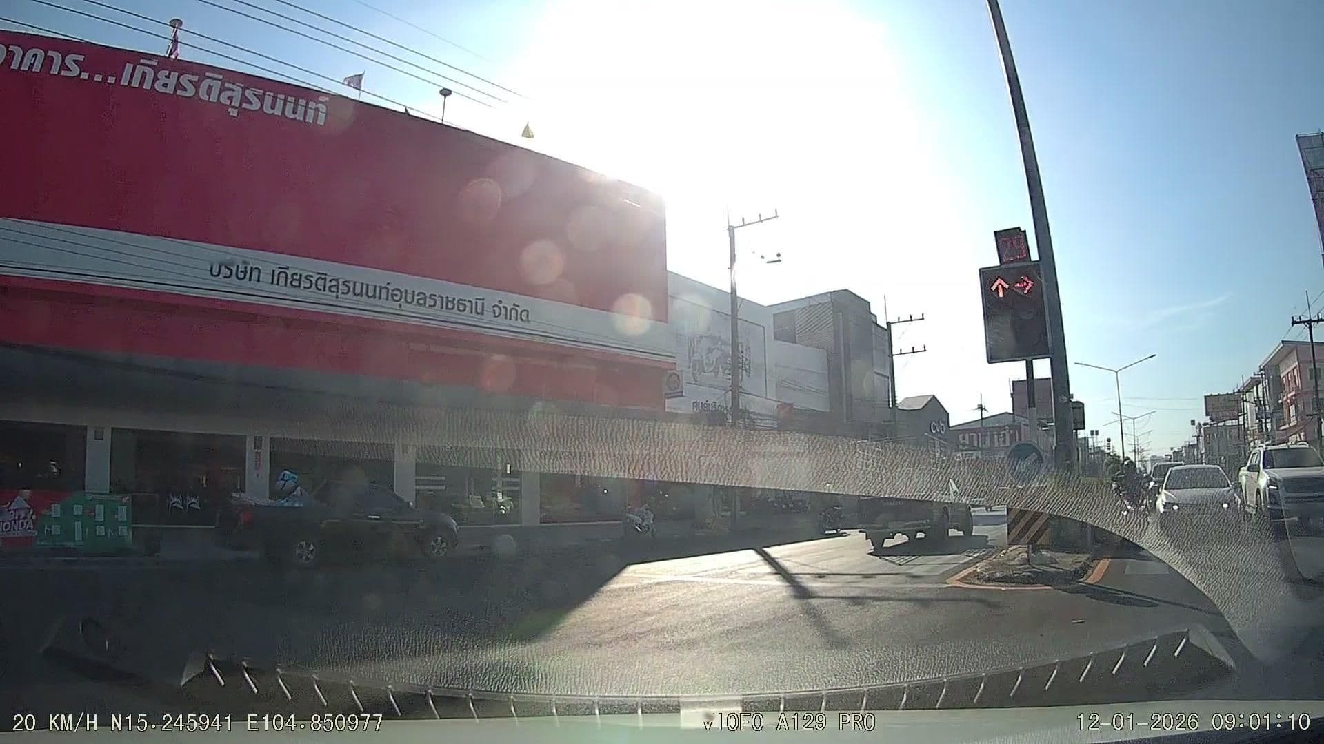 Street view near โรงแรมอุบลอินเตอร์เนชั่นแนล, Ubon Ratchathani — © ThailandCambodia (CC BY-SA · Mapillary)