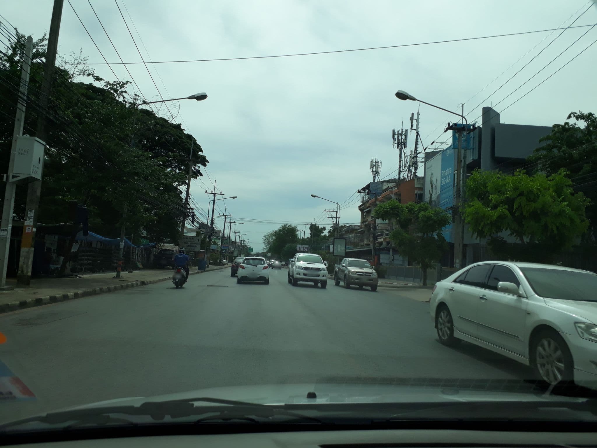 Street view near เฮือนตาตุ๋ย รีสอร์ทแอนสระปลา, Khon Kaen — © theppitak (CC BY-SA · Mapillary)