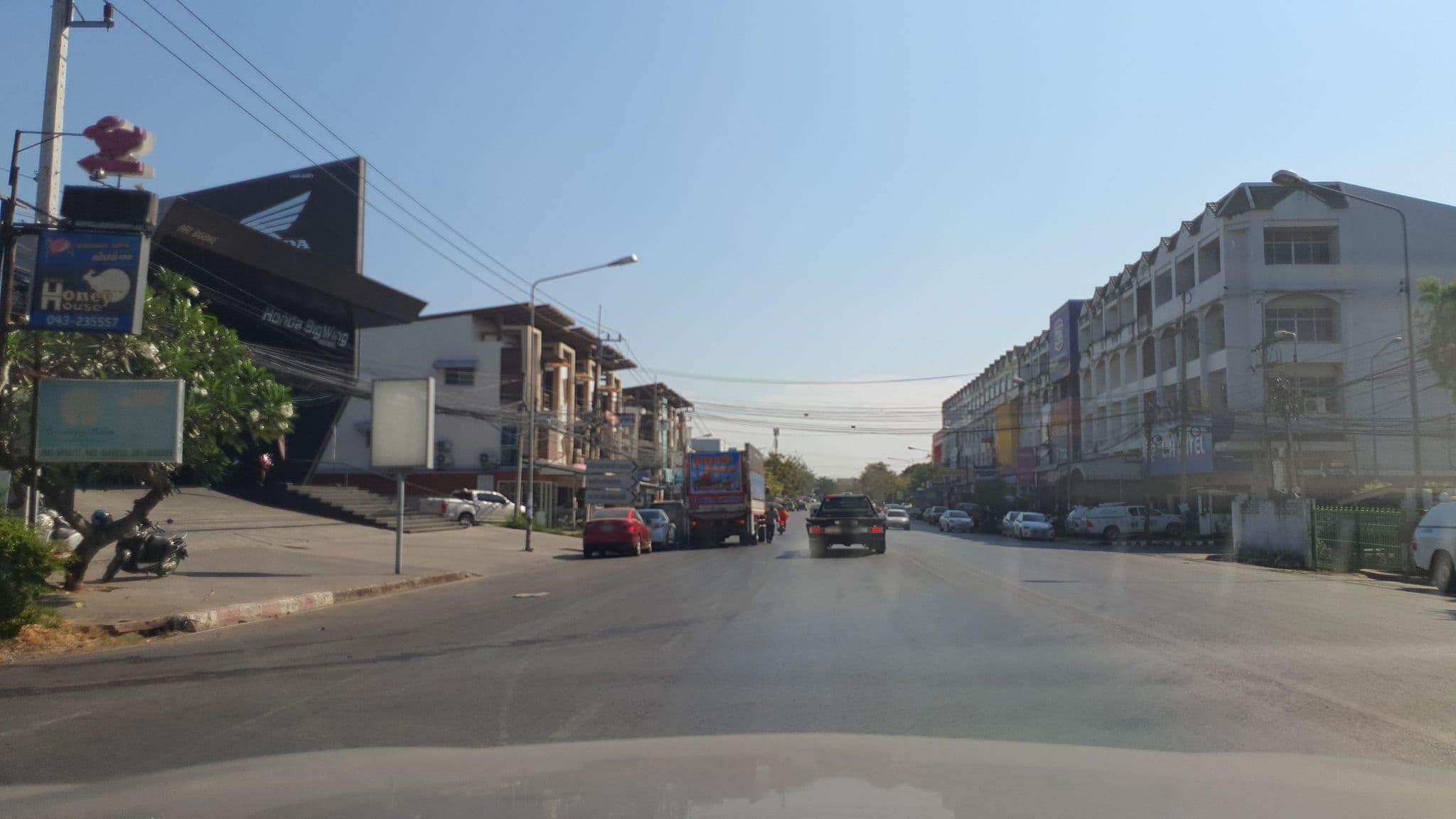 Street view near กรีนโฮเท็ล&รีสอร์ท ขอนแก่น, Khon Kaen — © jrcarlsen (CC BY-SA · Mapillary)
