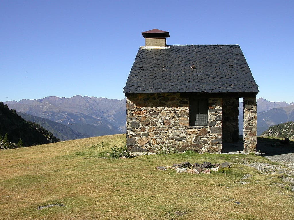 Refugi de Prat Primer (via Wikimedia Commons, CC BY-SA 3.0)