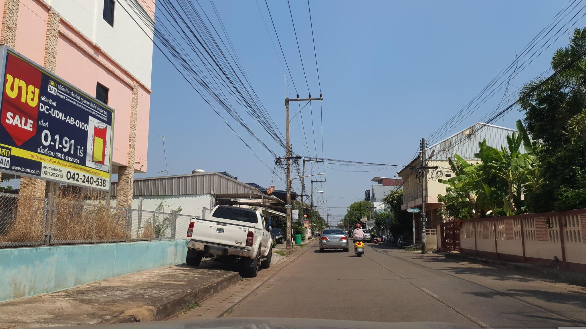 Street view near โรงแรมธนาคุน, Udon Thani — © jrcarlsen (CC BY-SA · Mapillary)