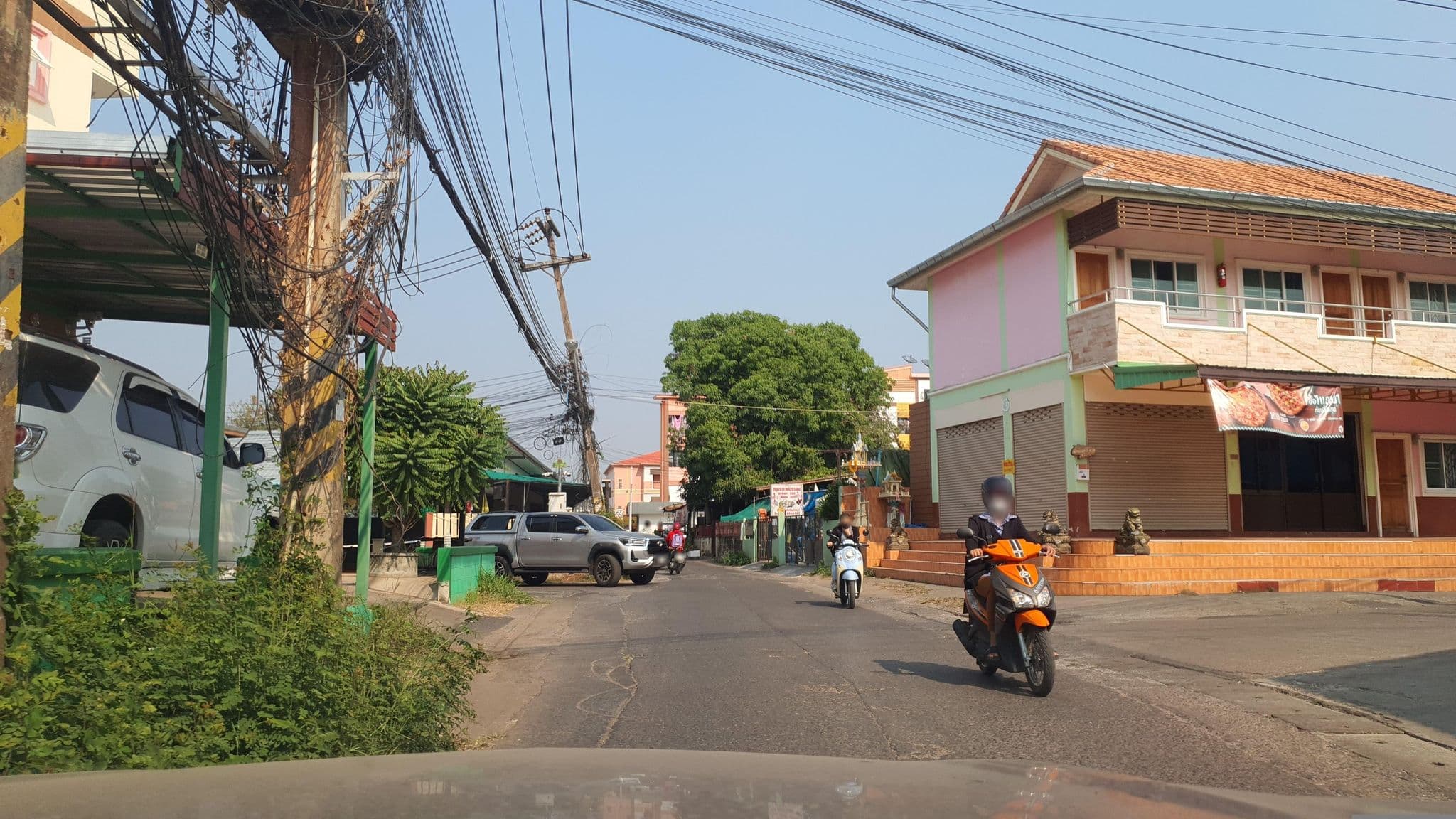 Street view near Boonchuay Arpatment, Udon Thani — © jrcarlsen (CC BY-SA · Mapillary)
