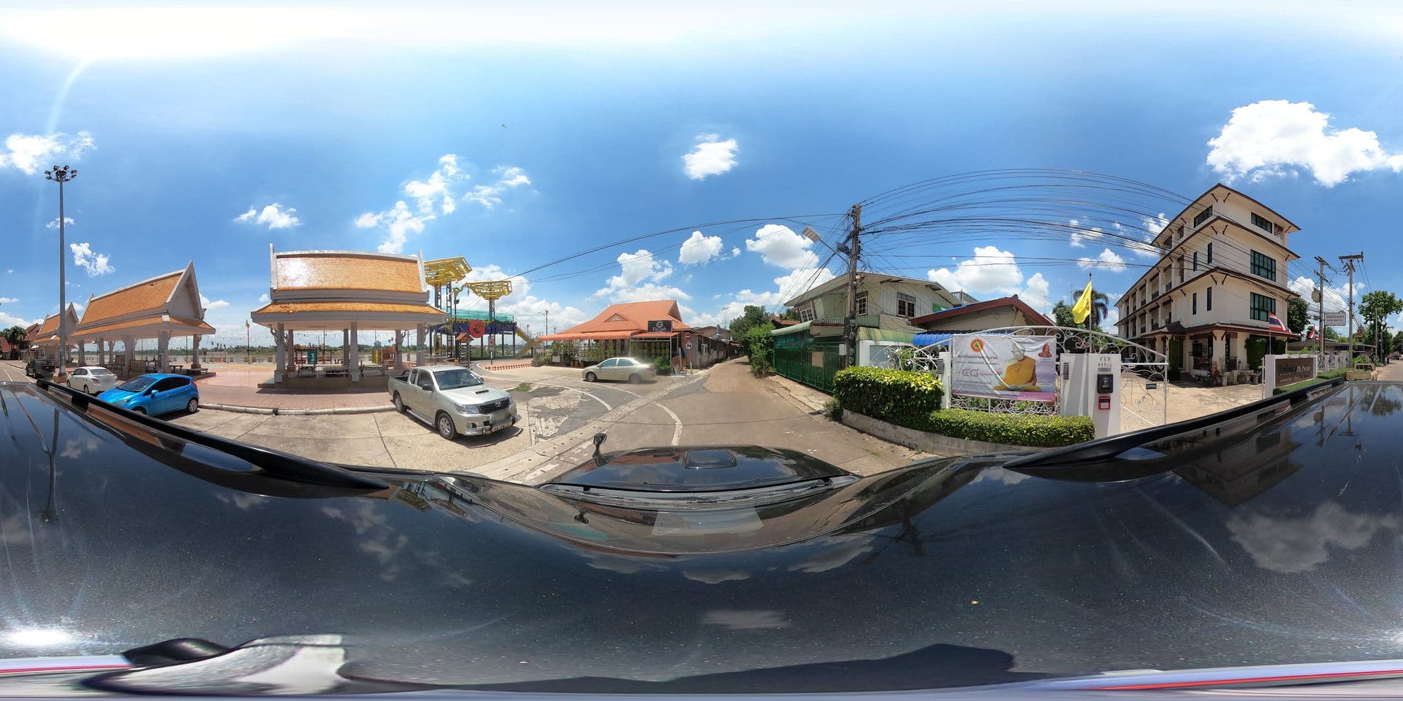 Street view near Rimkhong Guesthouse, Nong Khai — © nuttawutbunta (CC BY-SA · Mapillary)