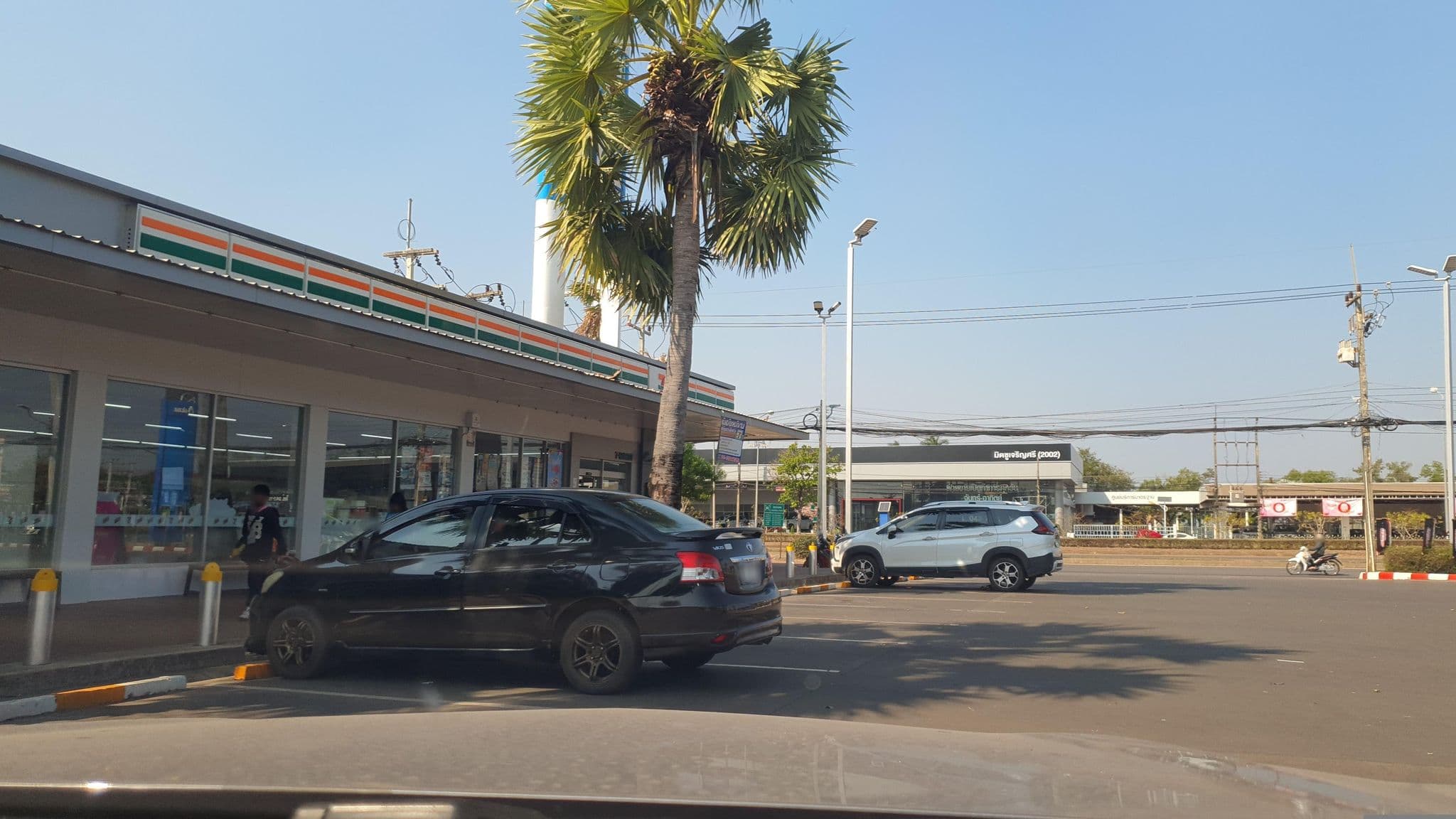 Street view near หาดแม่รำพึง, Sakon Nakhon — © jrcarlsen (CC BY-SA · Mapillary)