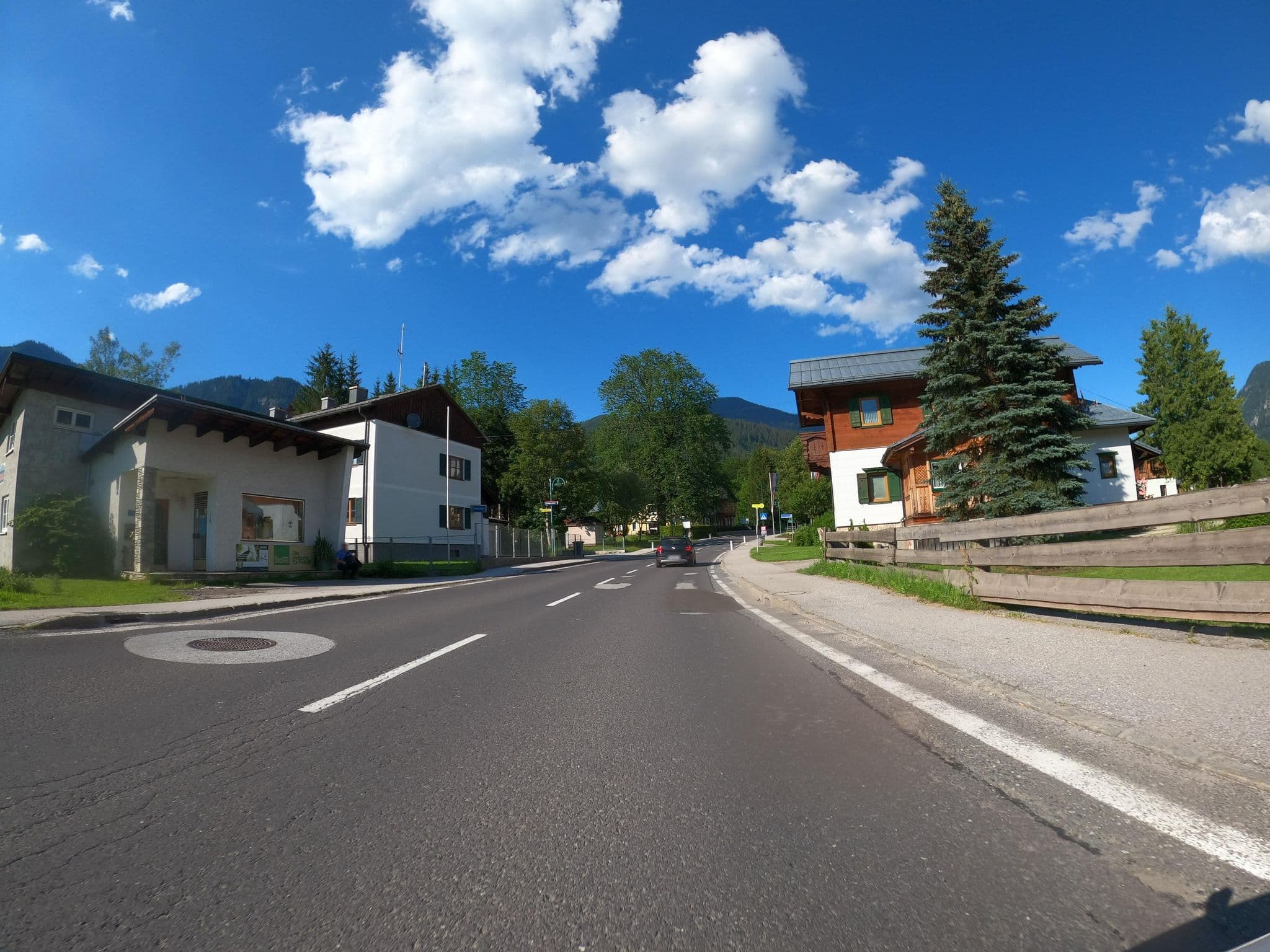 Street view near Ferienhaus Feicht'n Schuster, Gosau — © phitec (CC BY-SA · Mapillary)