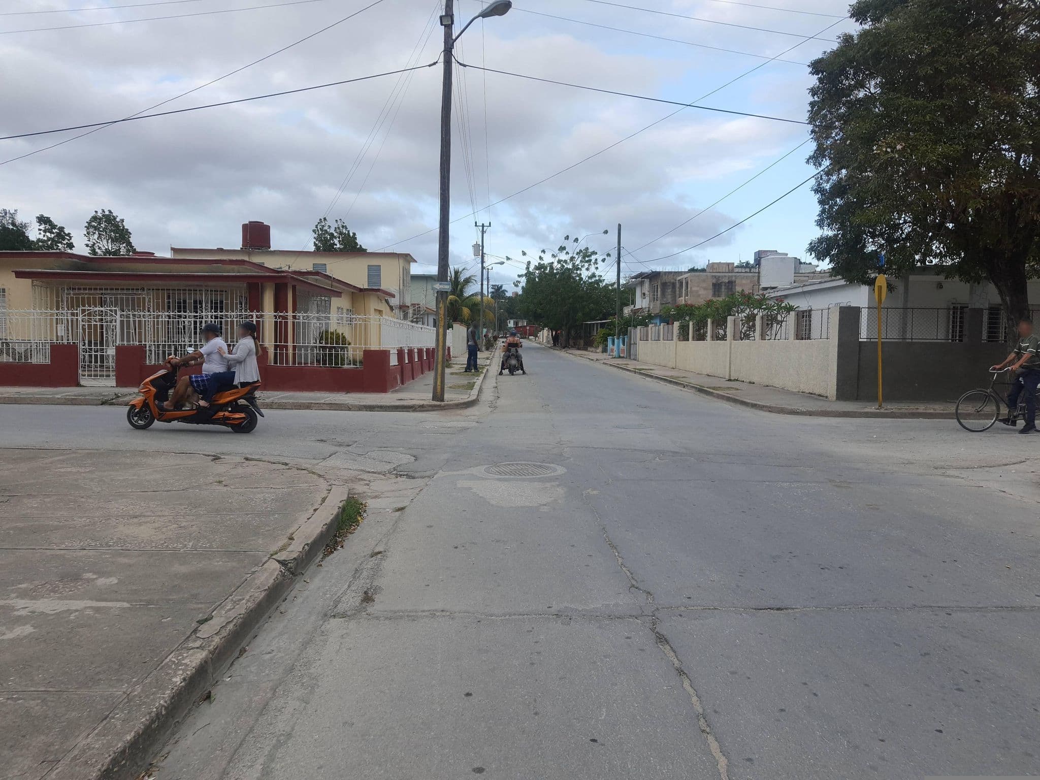 Street view near Casa Georgia, Holguín