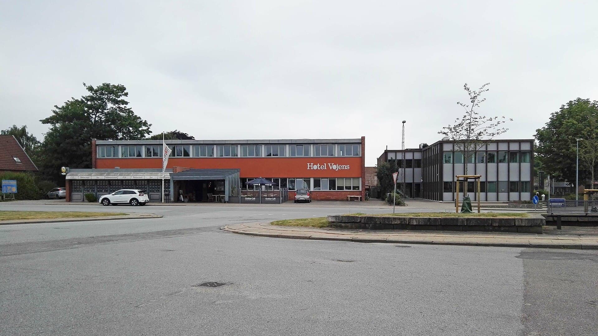 Hotel Vojens (via Wikimedia Commons, CC BY-SA 4.0)