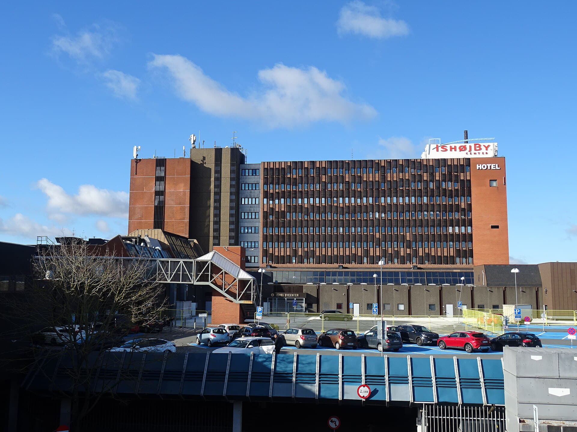 Zleep Hotel Ishøj (via Wikimedia Commons, CC BY-SA 4.0)