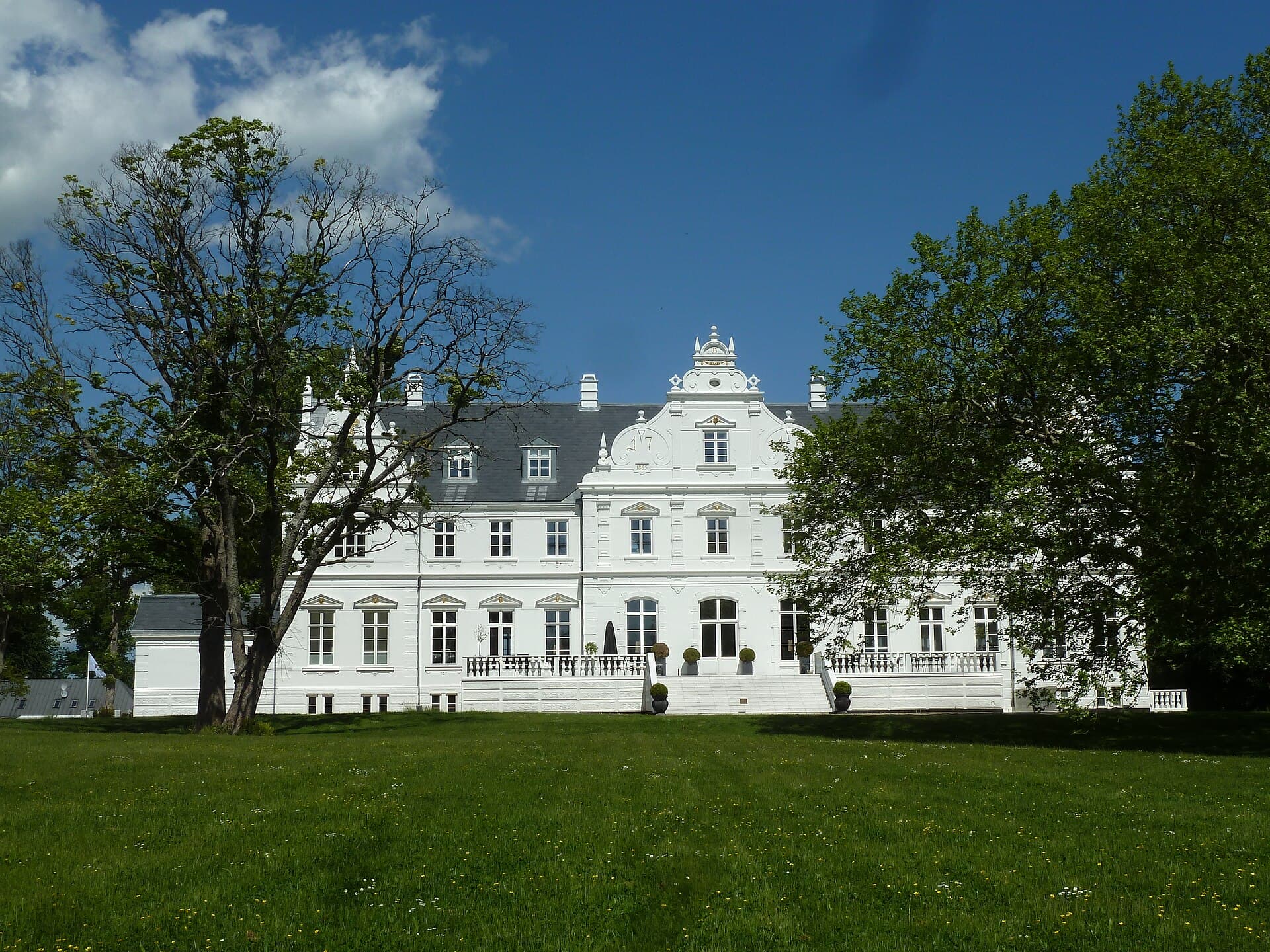 Kokkedal Castle Copenhagen (via Wikimedia Commons, CC BY-SA 3.0)