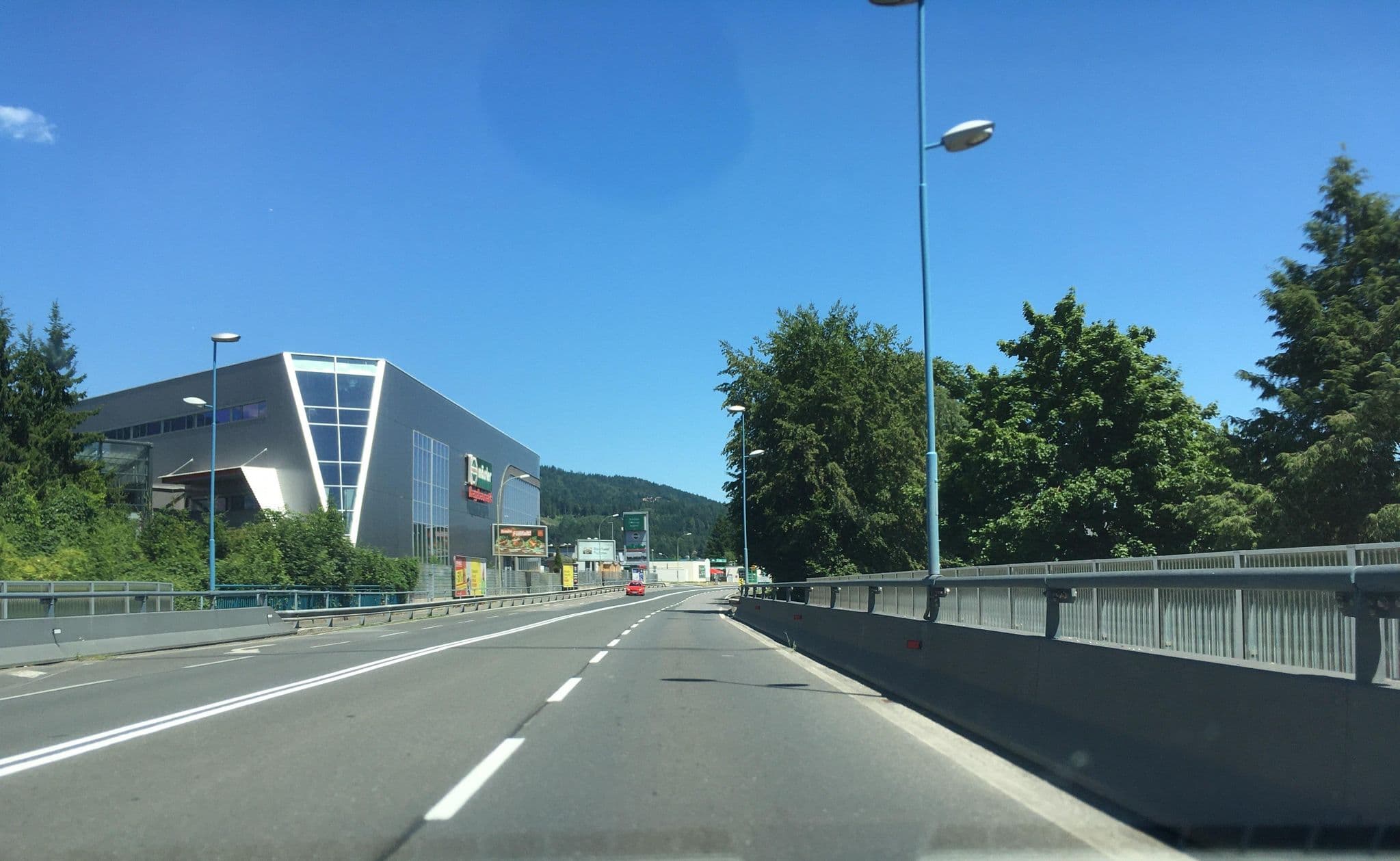 Street view near Jugendhotel Egger, Landskron — © istefanos (CC BY-SA · Mapillary)