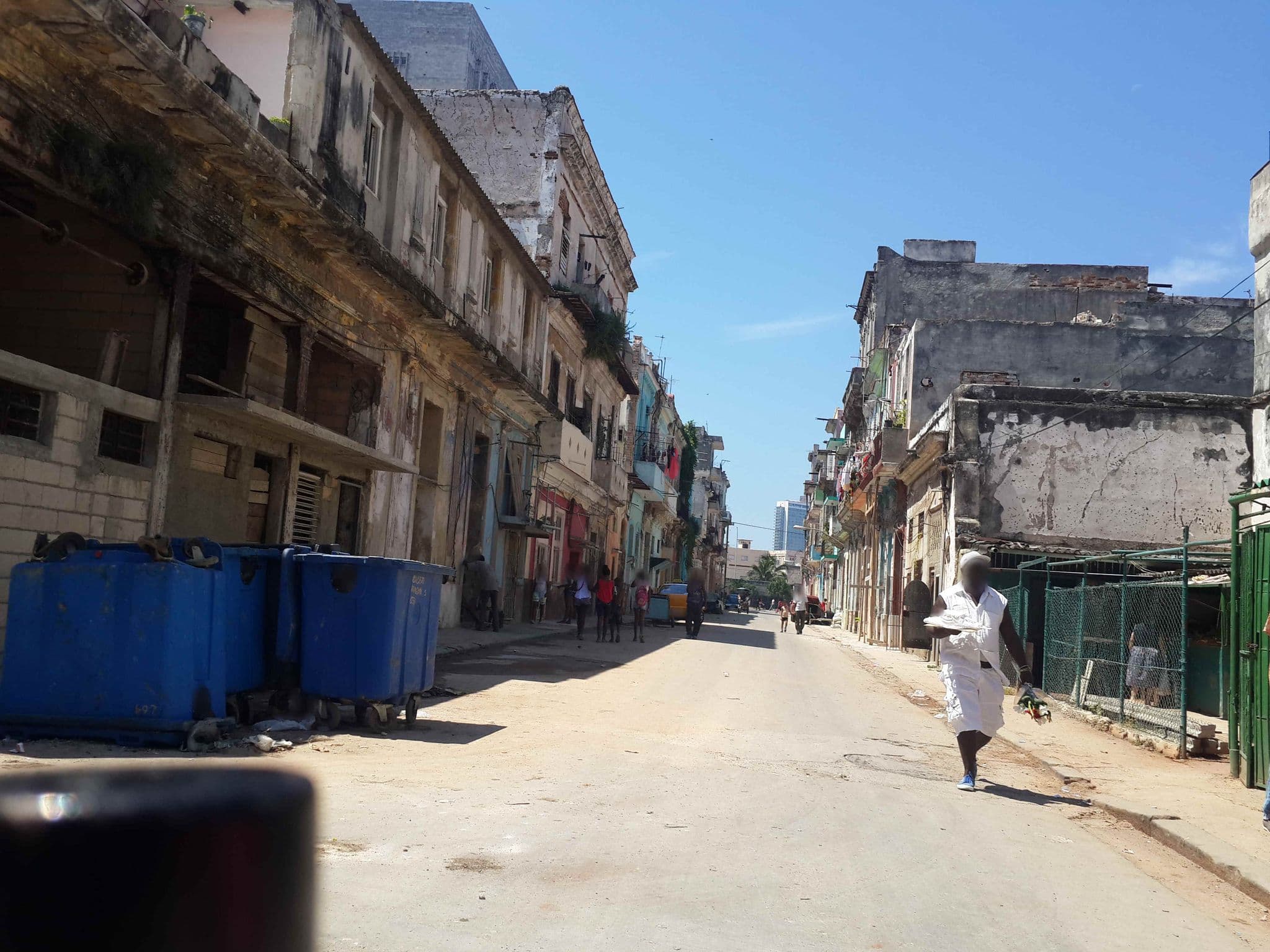 Street view near Casa de eddy, Centro Habana