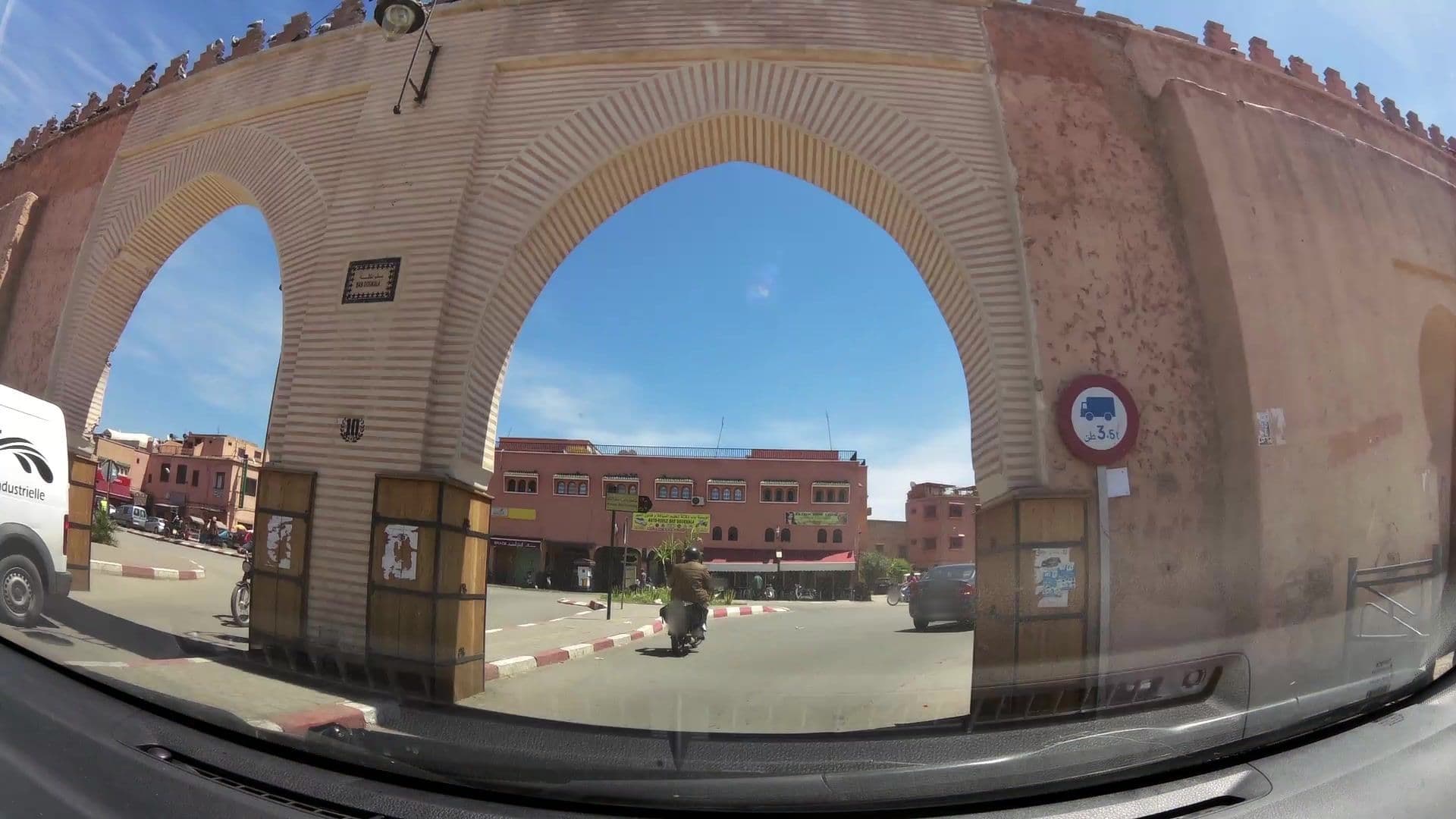 Street view near Wazo Hotel, Marrakesh — © kaartcam (CC BY-SA · Mapillary)