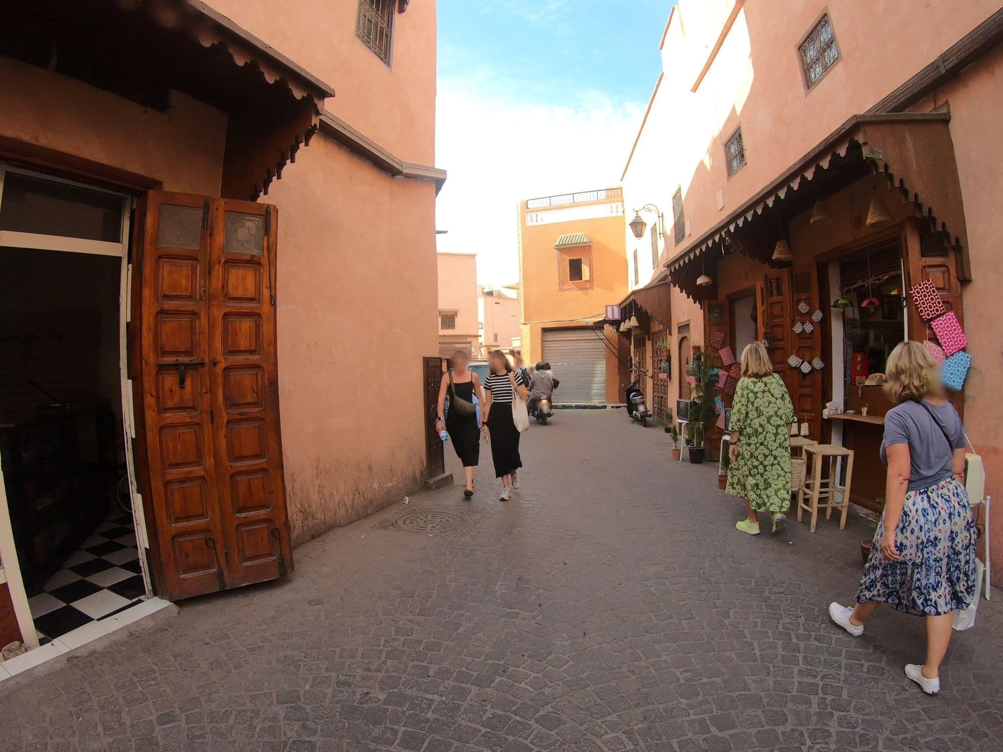 Street view near Ryad Laarouss, Marrakesh — © algirdasc (CC BY-SA · Mapillary)
