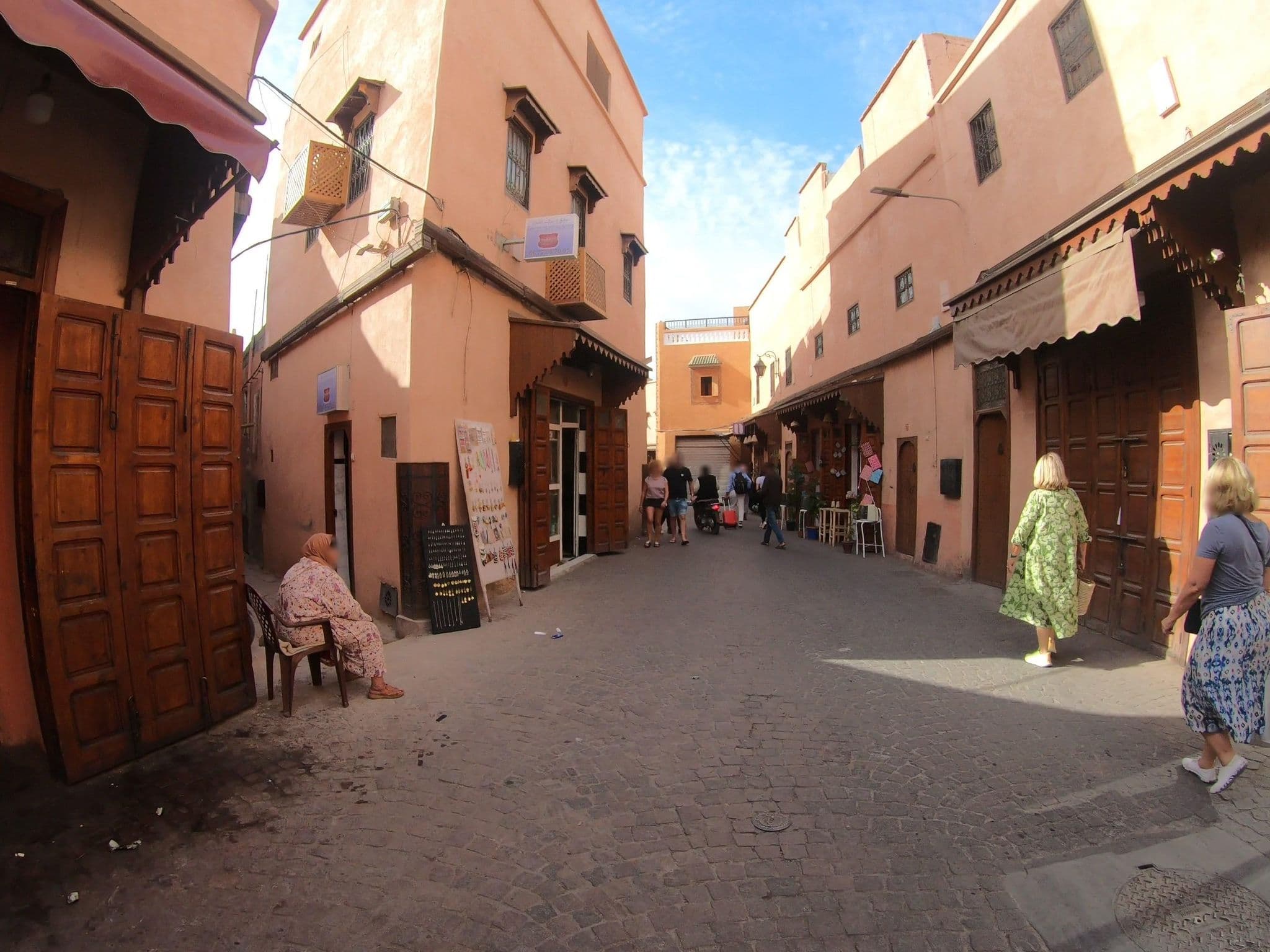 Street view near El Boussouni Hostel, Marrakesh — © algirdasc (CC BY-SA · Mapillary)
