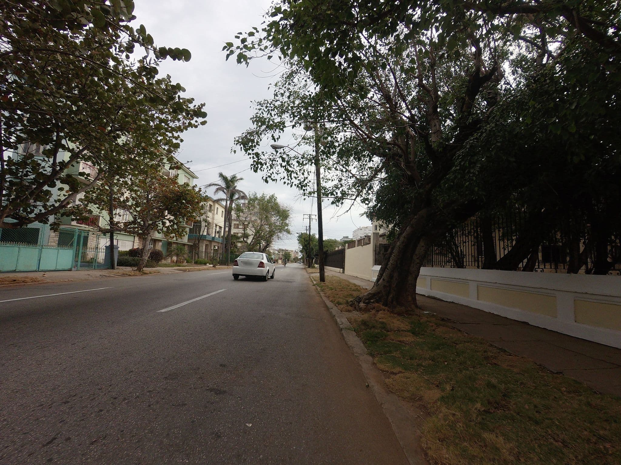 Street view near El Menor, Vedado