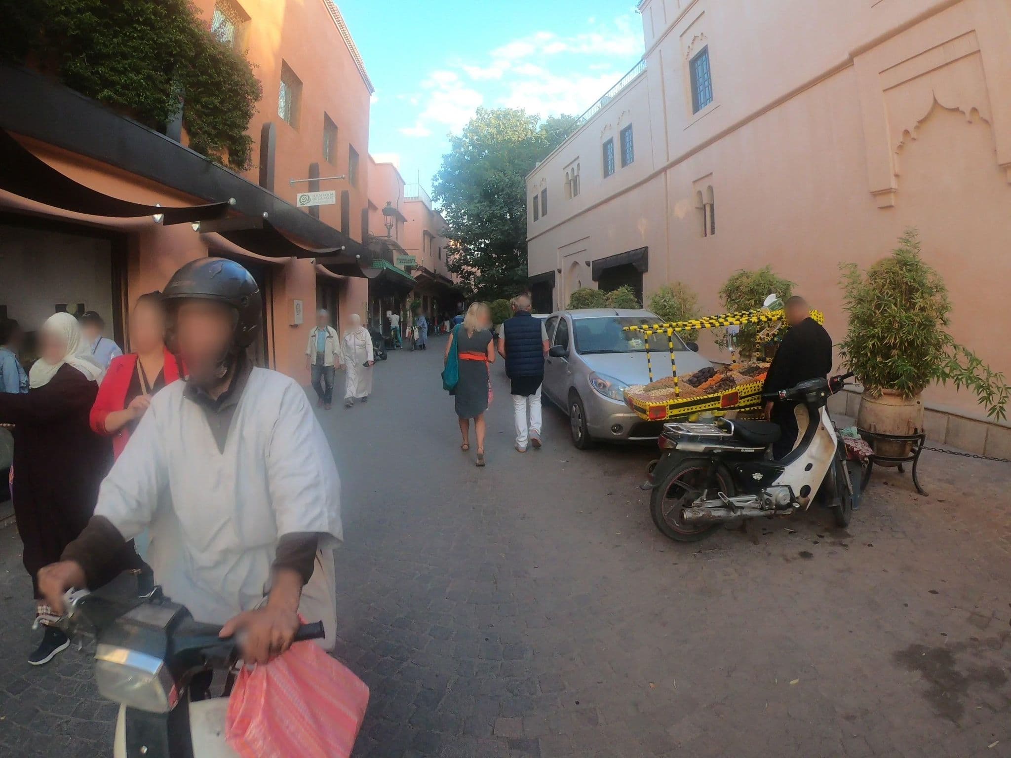Street view near Palais Dar Donab, Marrakesh — © algirdasc (CC BY-SA · Mapillary)