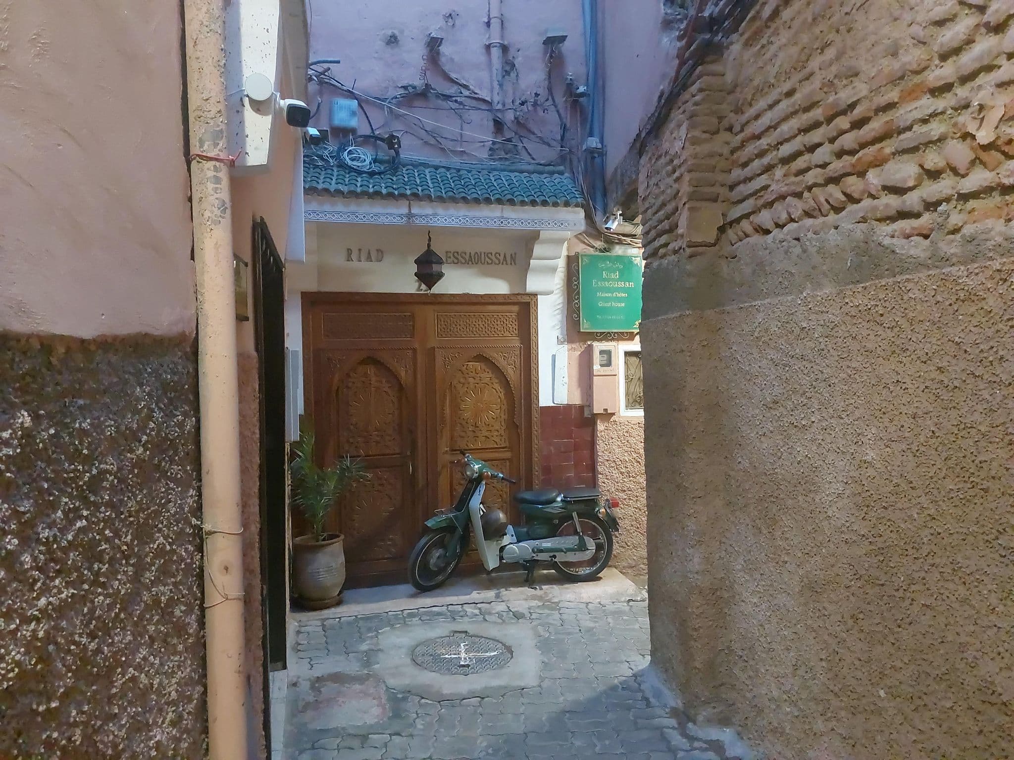 Street view near Riad Al Mouassine, Marrakesh — © Balbenar (CC BY-SA · Mapillary)
