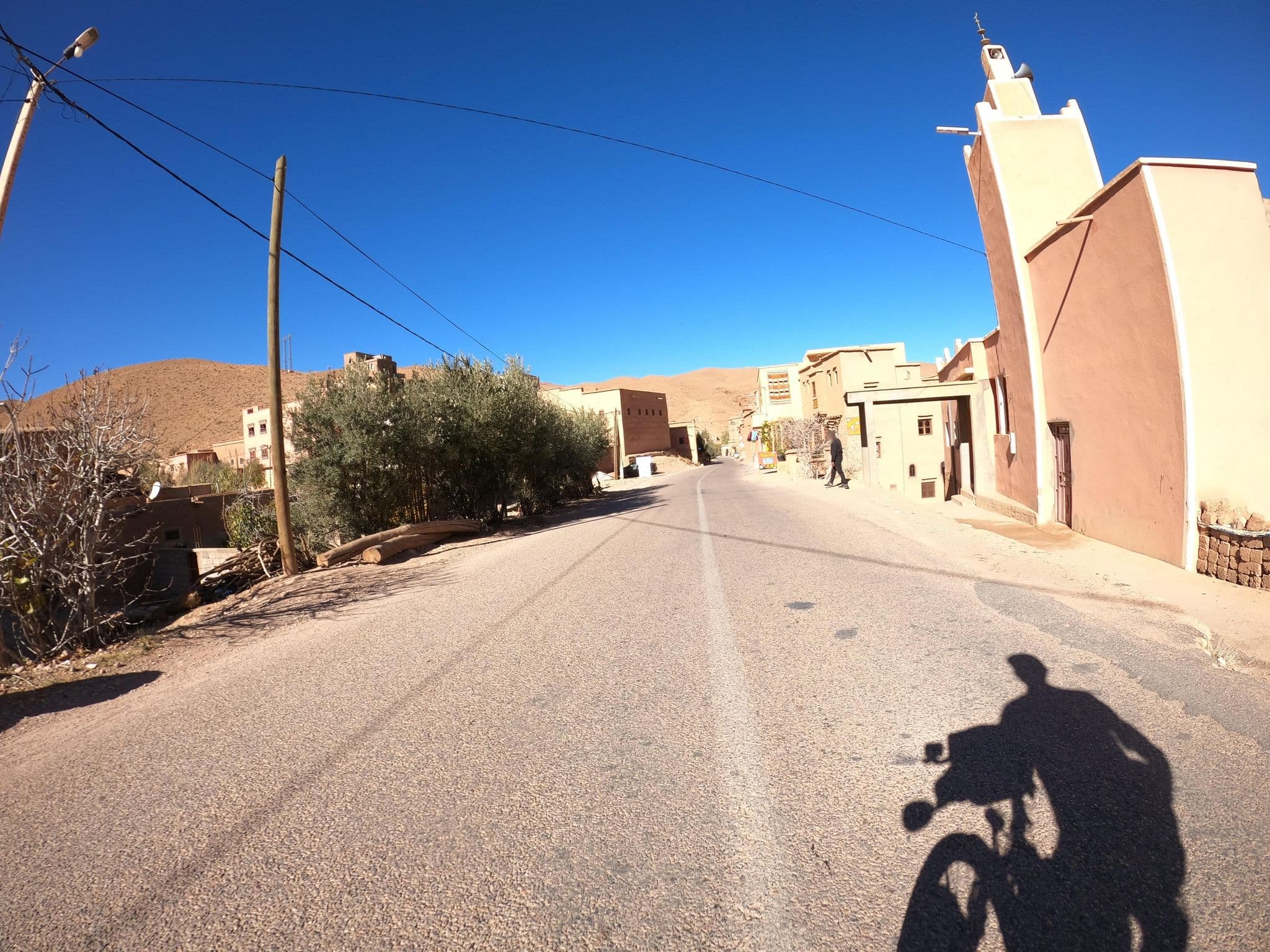 Street view near Les 4 Saisons Du Dades, Boumalne Dades — © masterofnoroad (CC BY-SA · Mapillary)