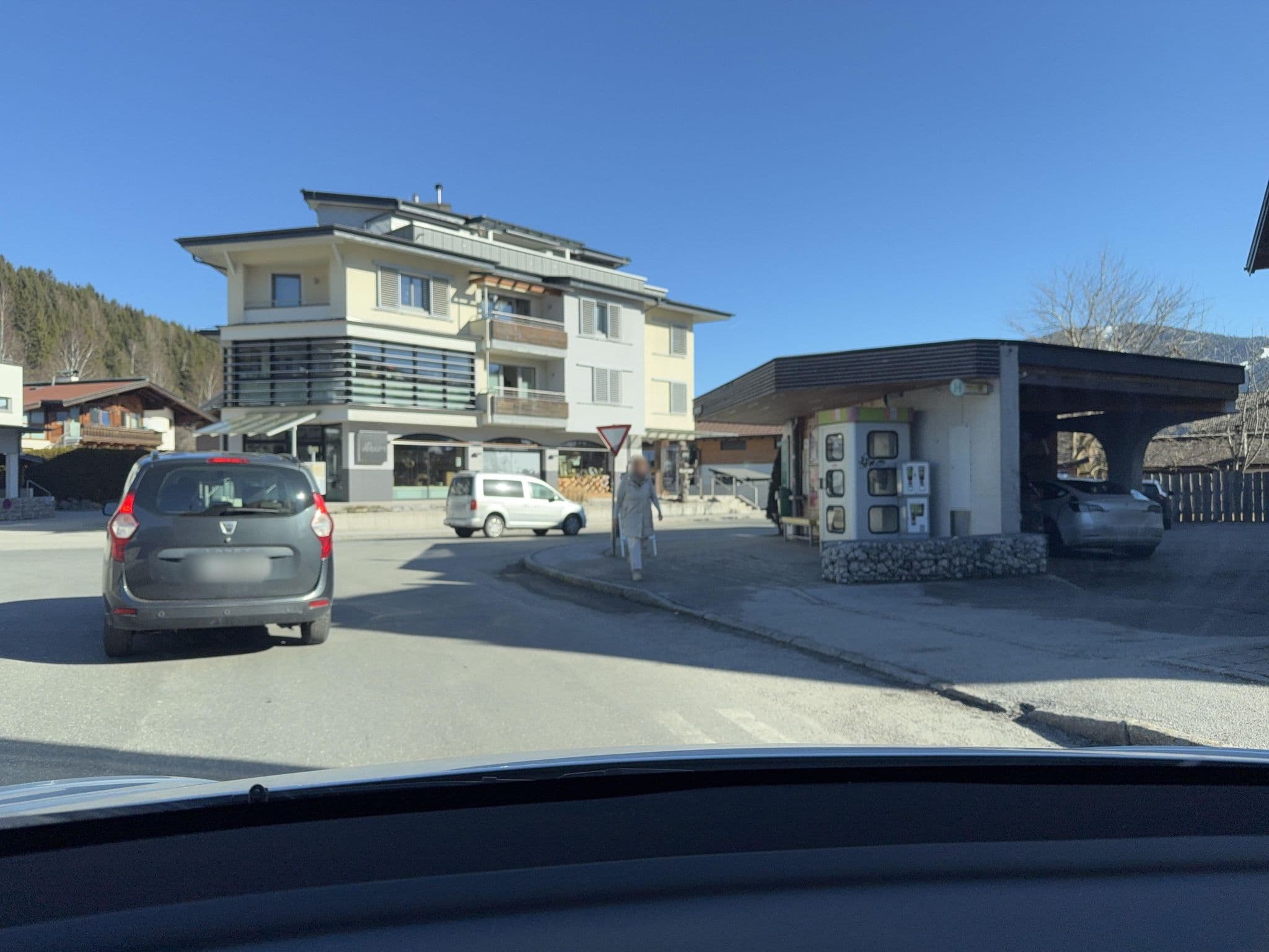 Street view near Hotel Kesselgrub, Altenmarkt im Pongau — © ottor (CC BY-SA · Mapillary)