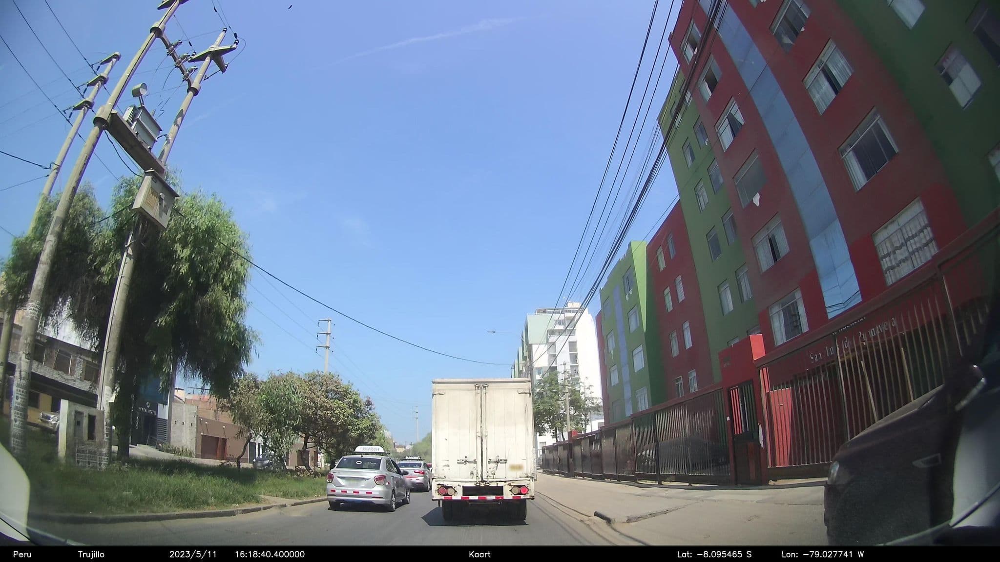 Street view near Hostal Sarita, Trujillo — © kaart_2 (CC BY-SA · Mapillary)