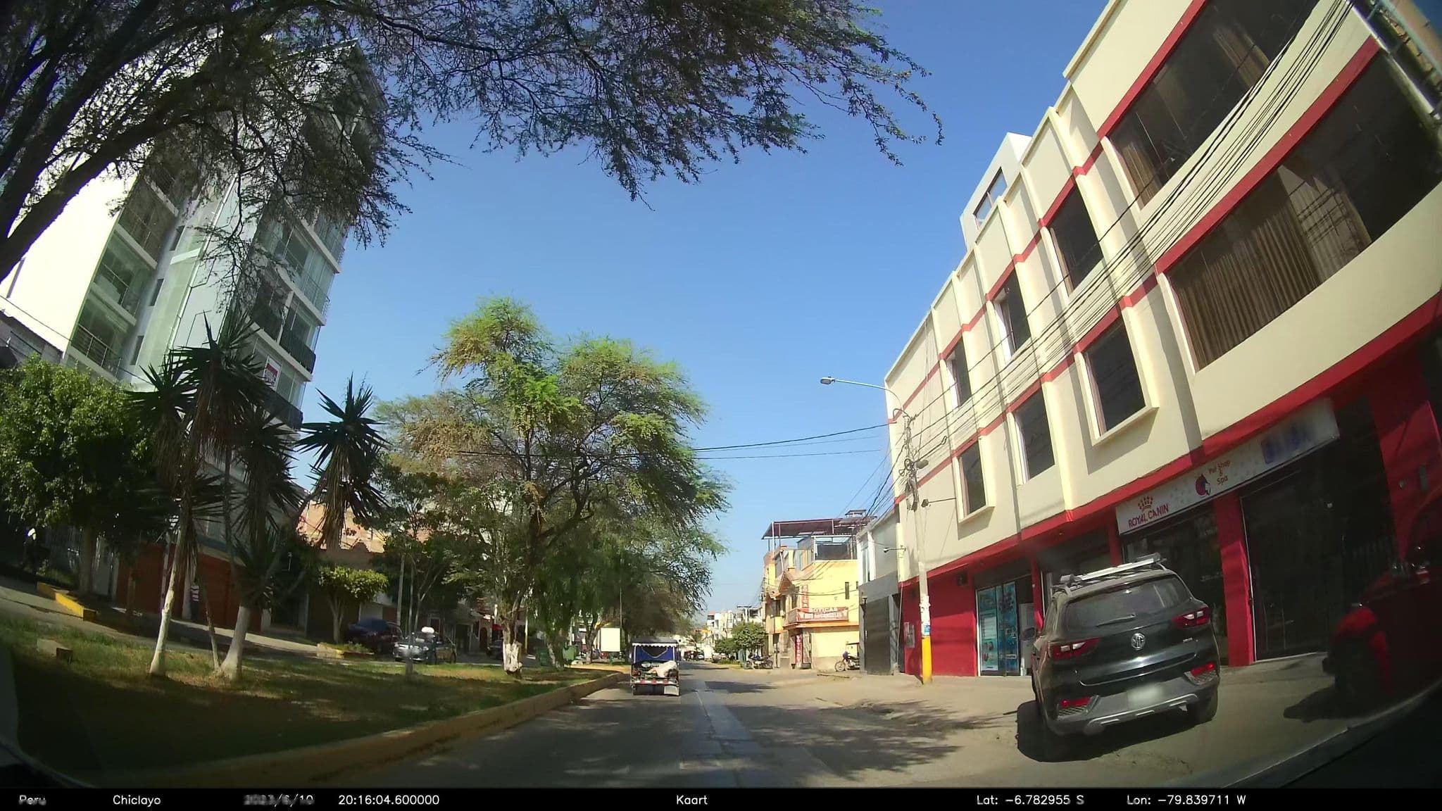 Street view near Vanetom Hotel, Chiclayo — © kaart_2 (CC BY-SA · Mapillary)