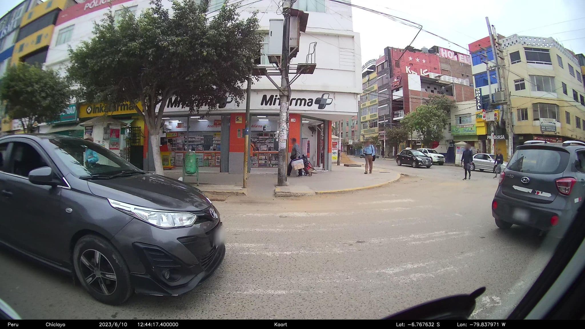 Street view near B.B.C. Hostal Eirl, Chiclayo — © kaart_2 (CC BY-SA · Mapillary)
