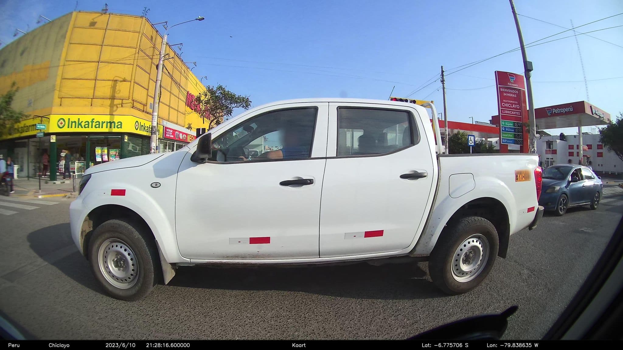 Street view near Hospedaje Magdalena, Chiclayo — © kaart_2 (CC BY-SA · Mapillary)