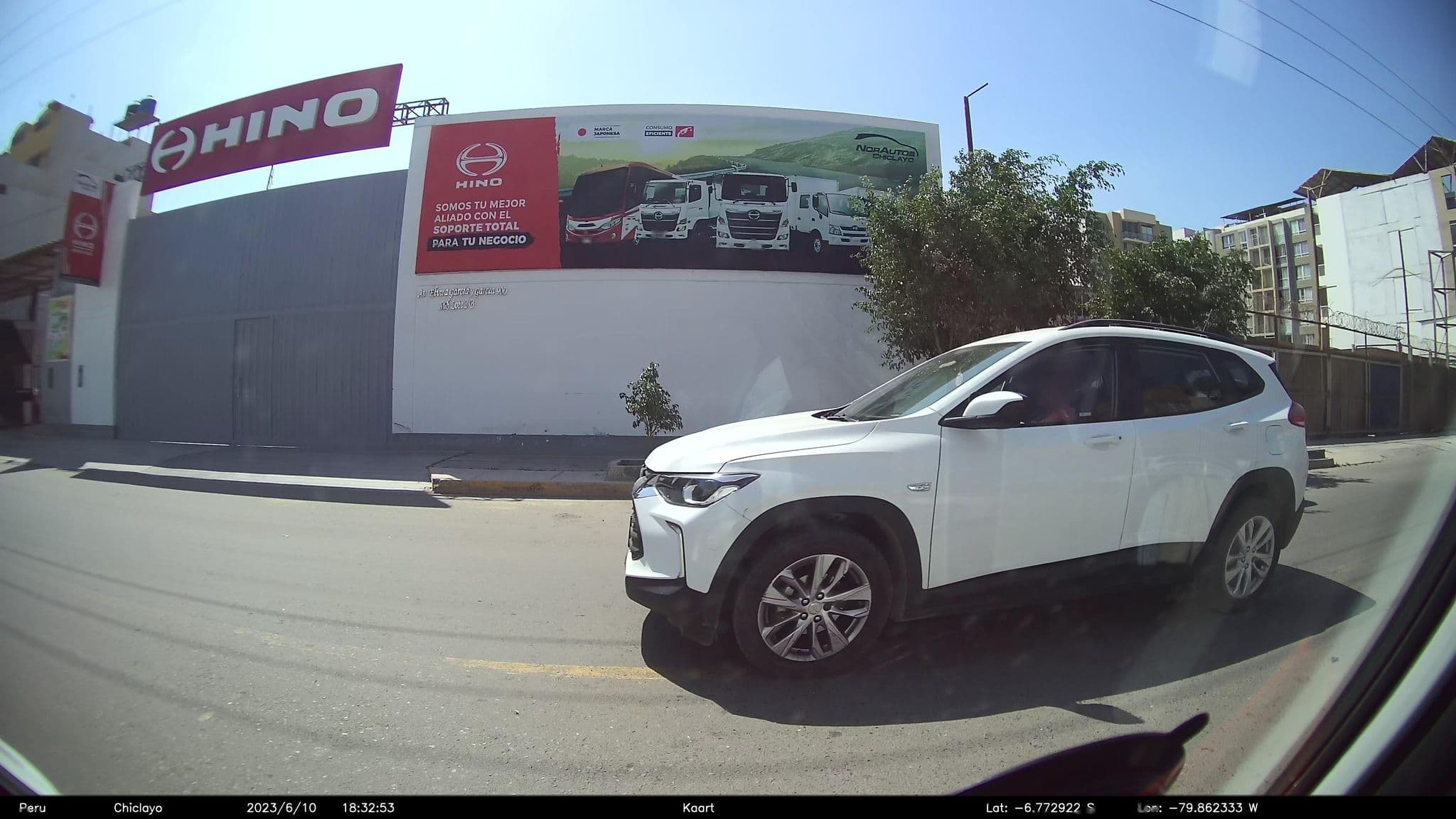 Street view near Hotel El Golf, Chiclayo — © kaart_2 (CC BY-SA · Mapillary)