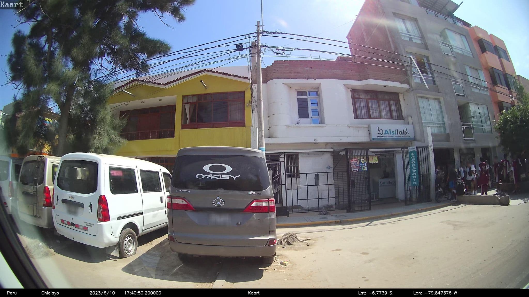 Street view near Hotel Los Parques, Chiclayo — © kaart_2 (CC BY-SA · Mapillary)